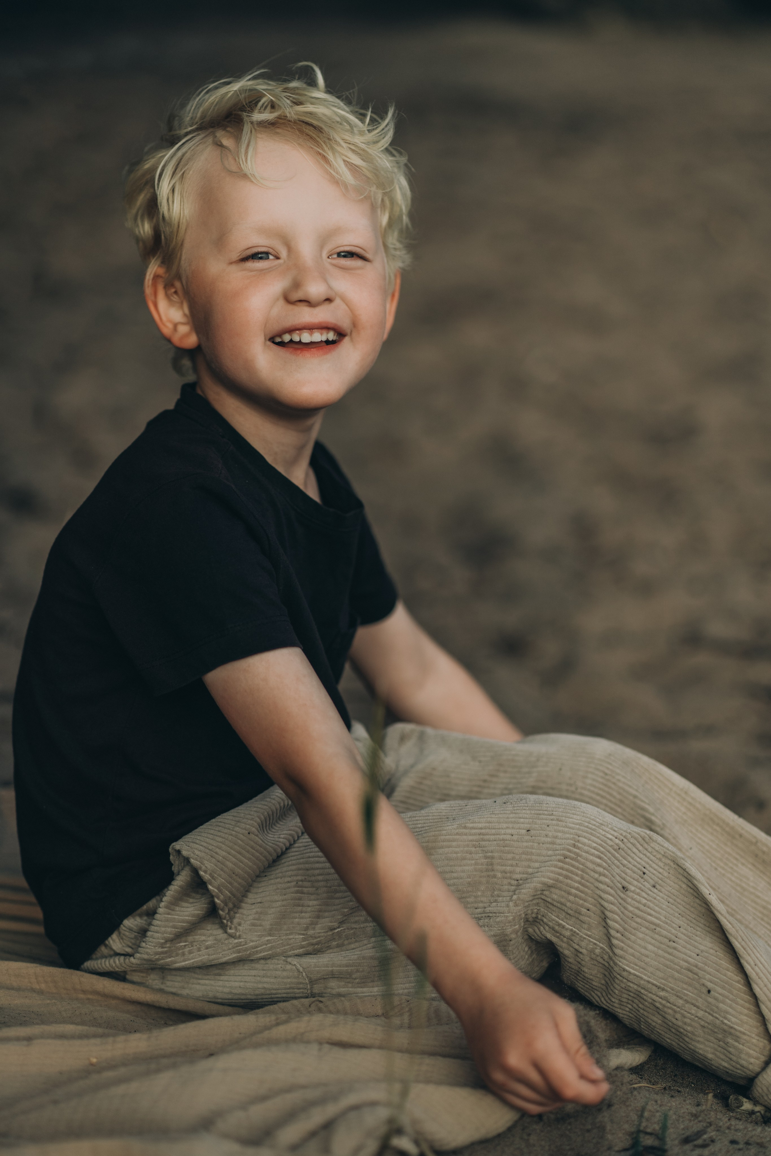 Kids in sand. Maria Gogoleva — Family & Birth Photographer in Helsinki