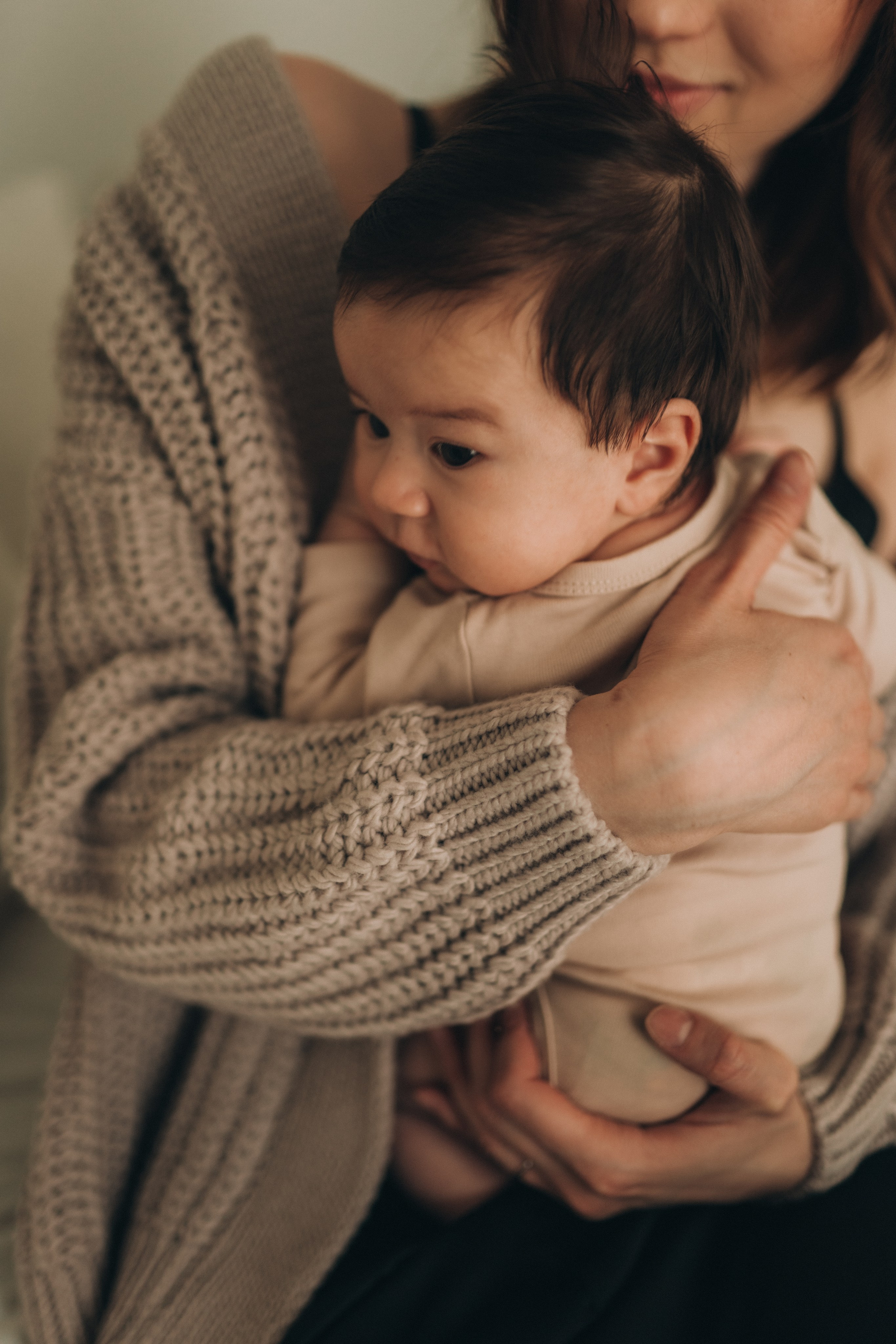 Anna and her baby at home. Maria Gogoleva — Family & Birth Photographer in Helsinki