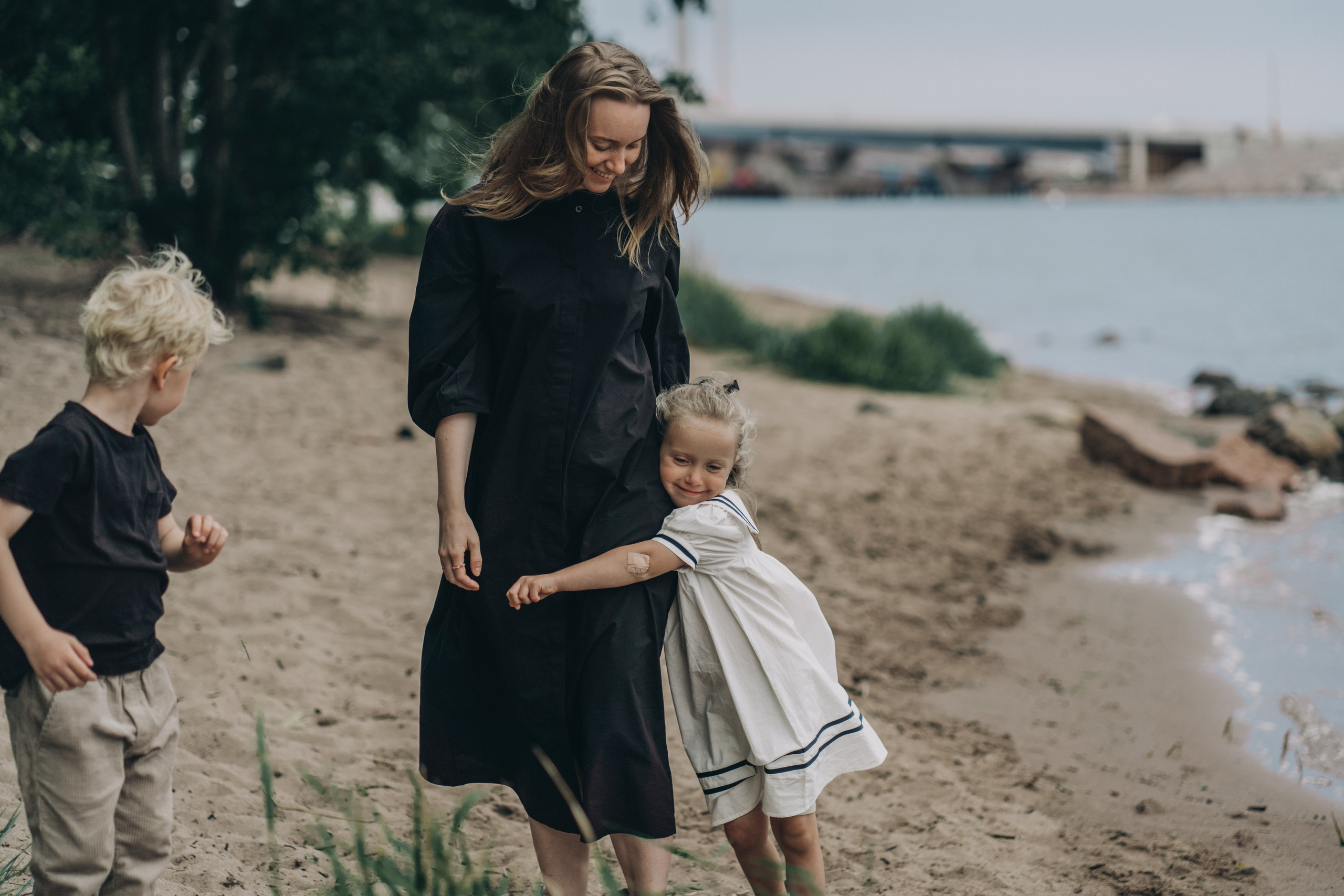 Kids in sand. Maria Gogoleva — Family & Birth Photographer in Helsinki