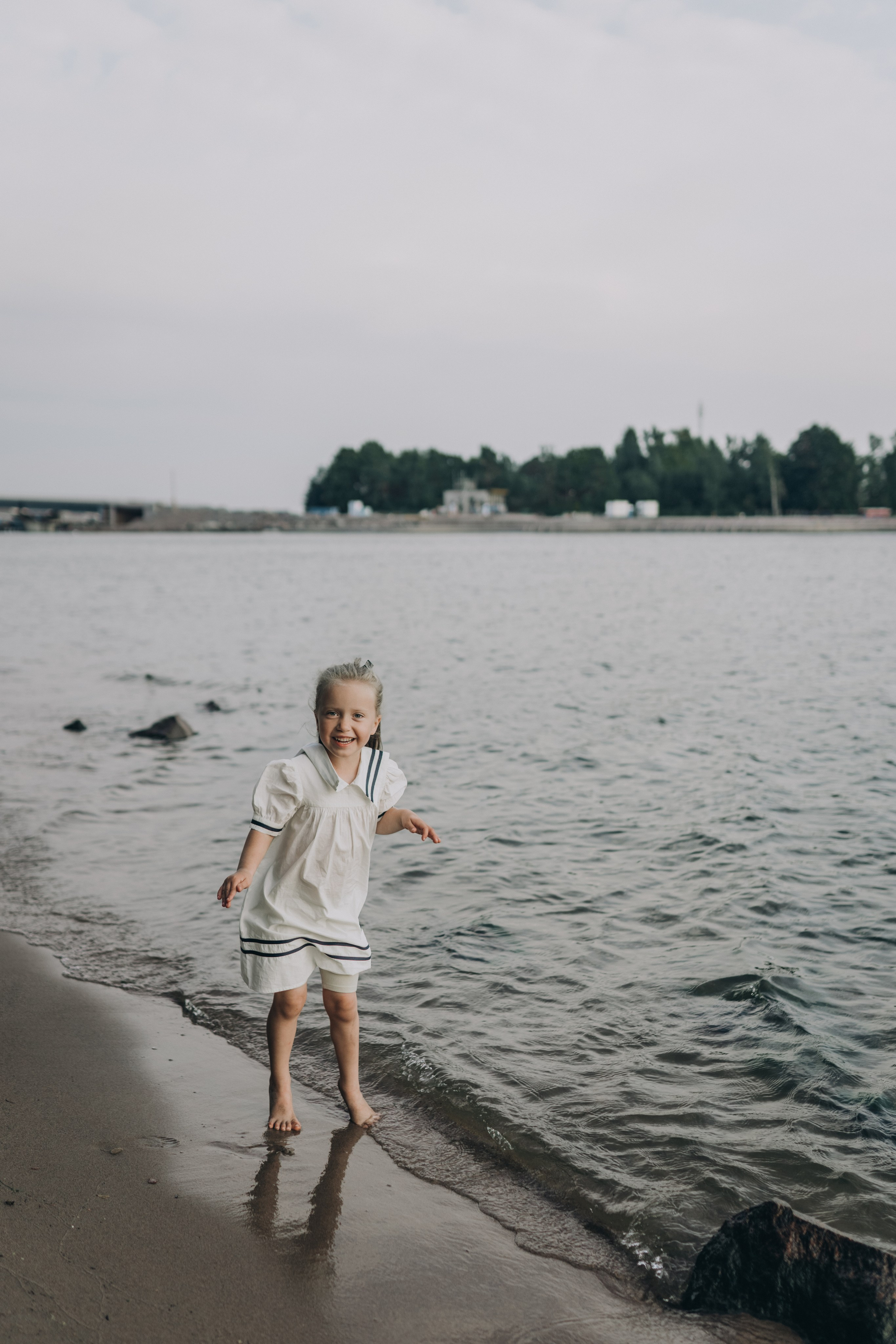 Kids in sand. Maria Gogoleva — Family & Birth Photographer in Helsinki