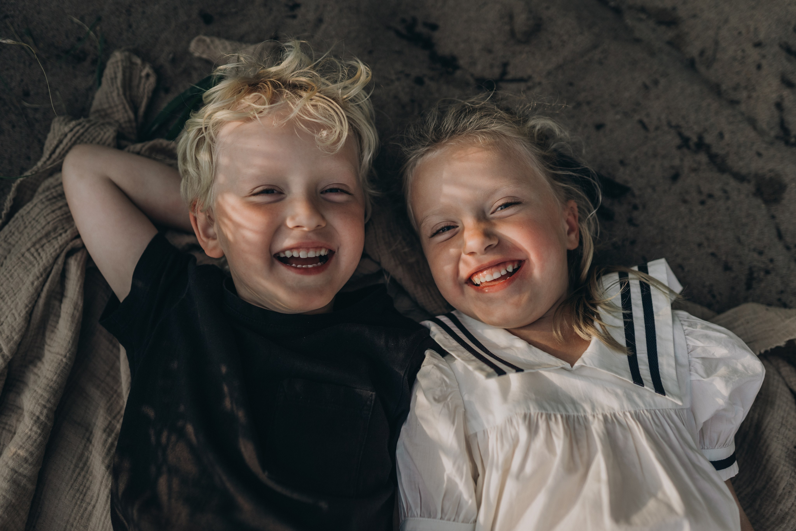 Kids in sand. Maria Gogoleva — Family & Birth Photographer in Helsinki