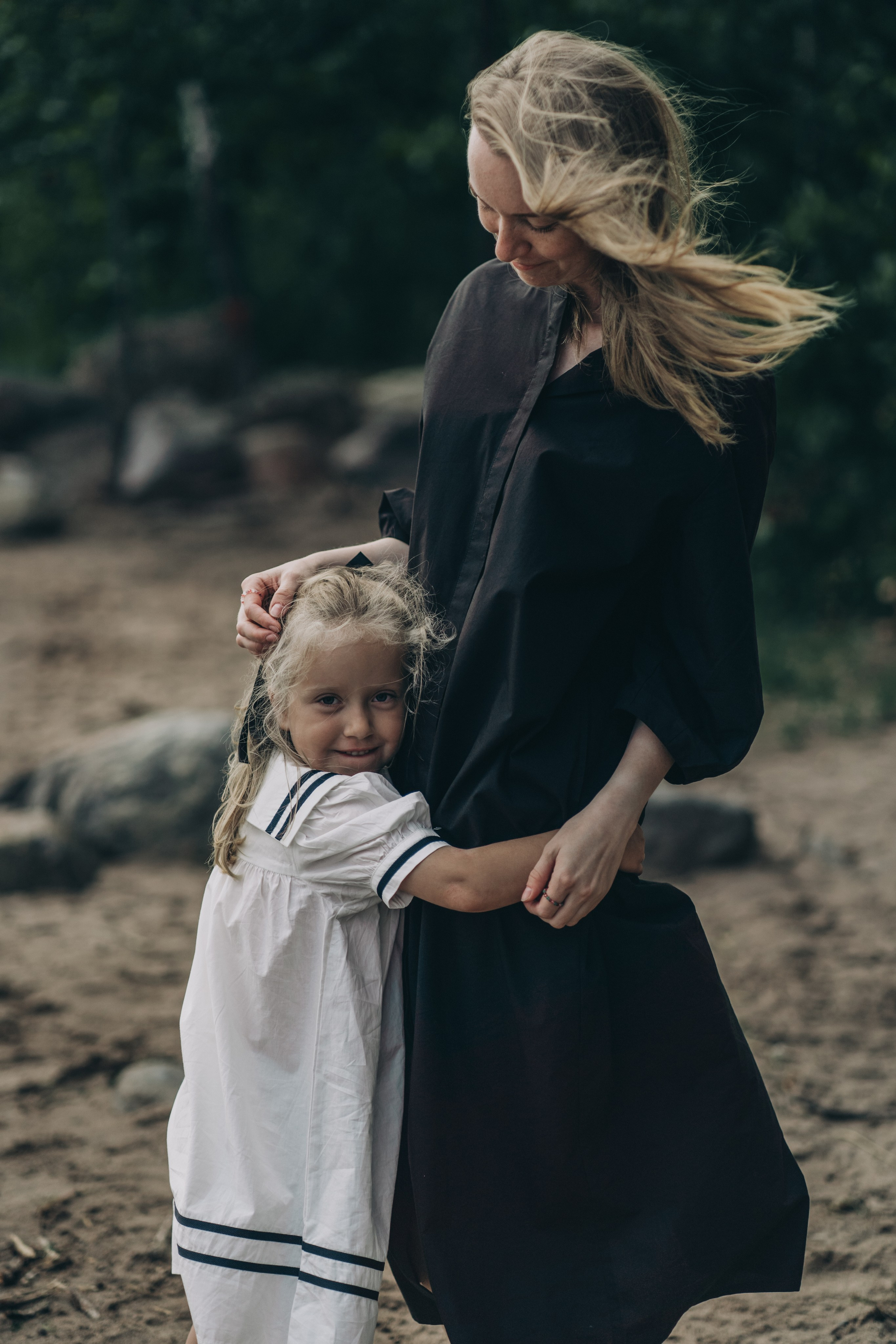 Kids in sand. Maria Gogoleva — Family & Birth Photographer in Helsinki