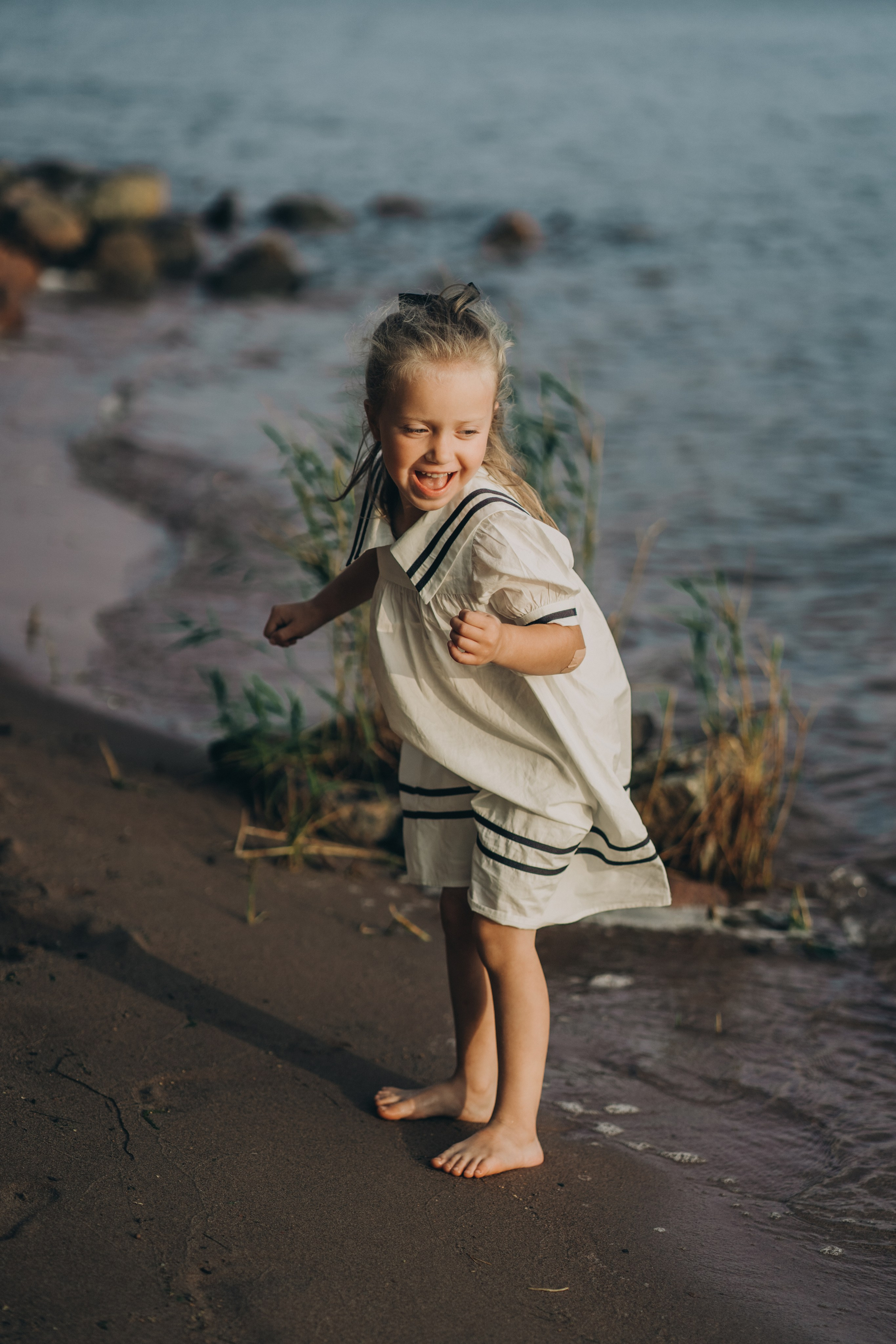 Kids in sand. Maria Gogoleva — Family & Birth Photographer in Helsinki