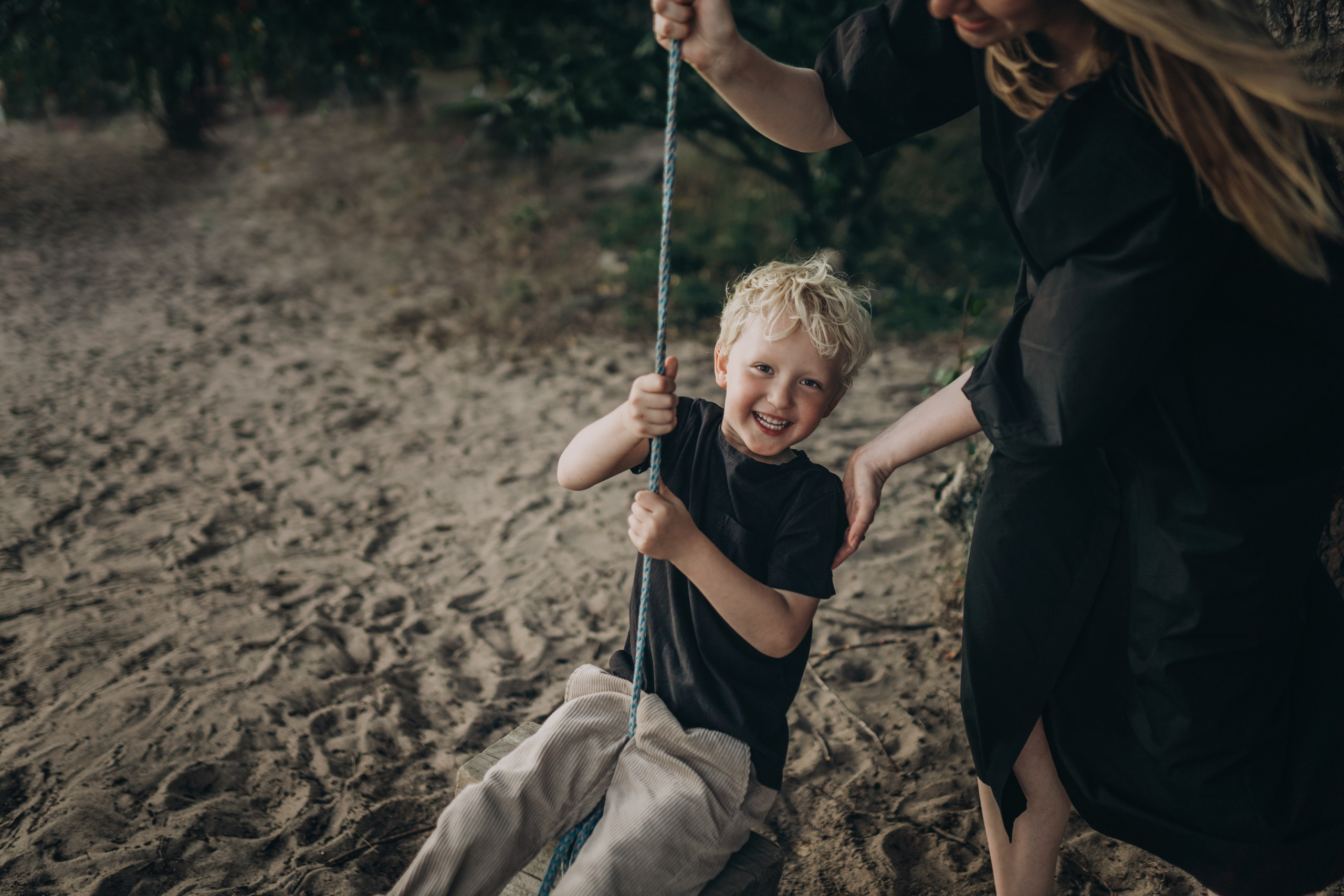 Kids in sand. Maria Gogoleva — Family & Birth Photographer in Helsinki