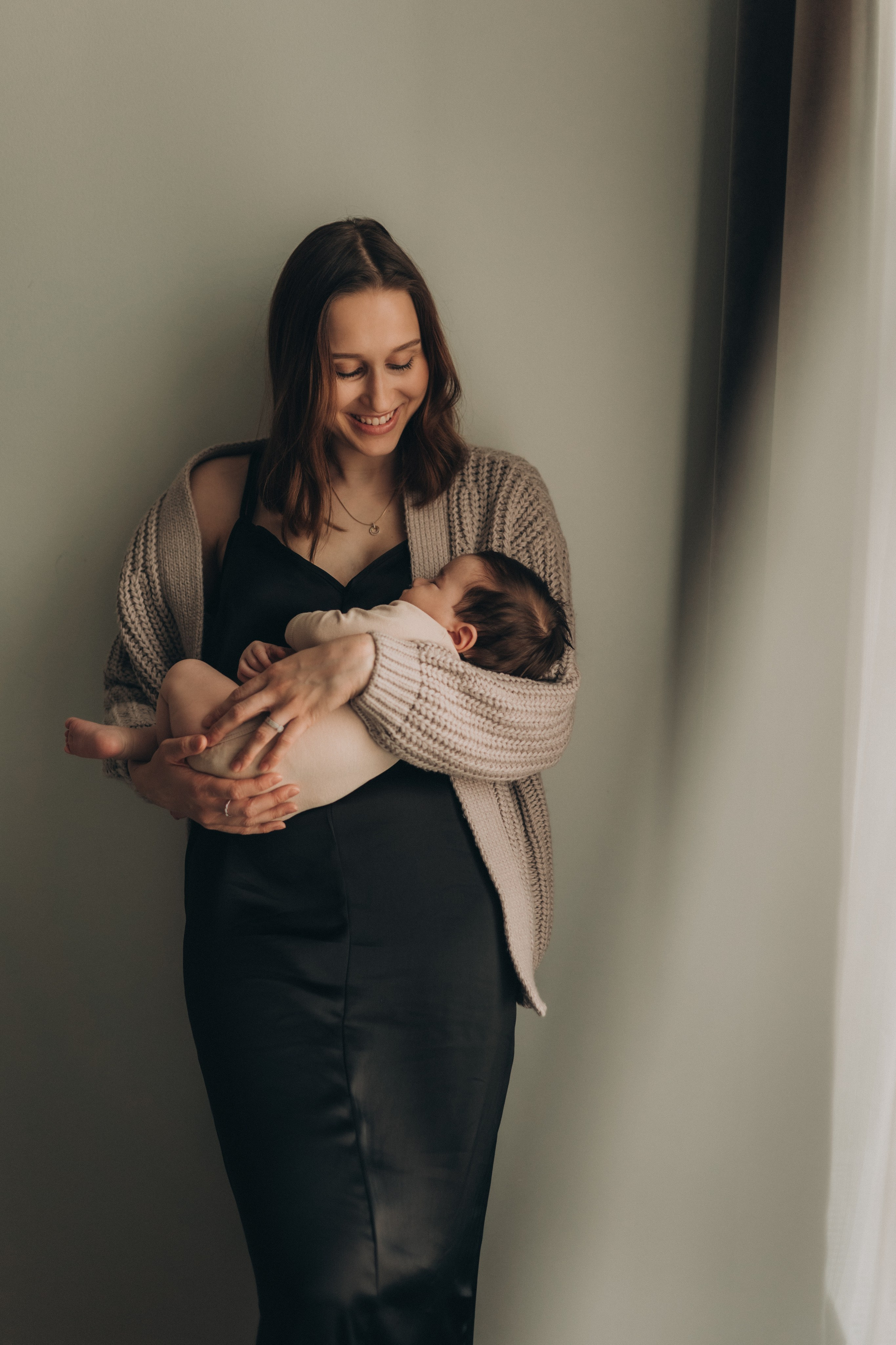 Anna and her baby at home. Maria Gogoleva — Family & Birth Photographer in Helsinki