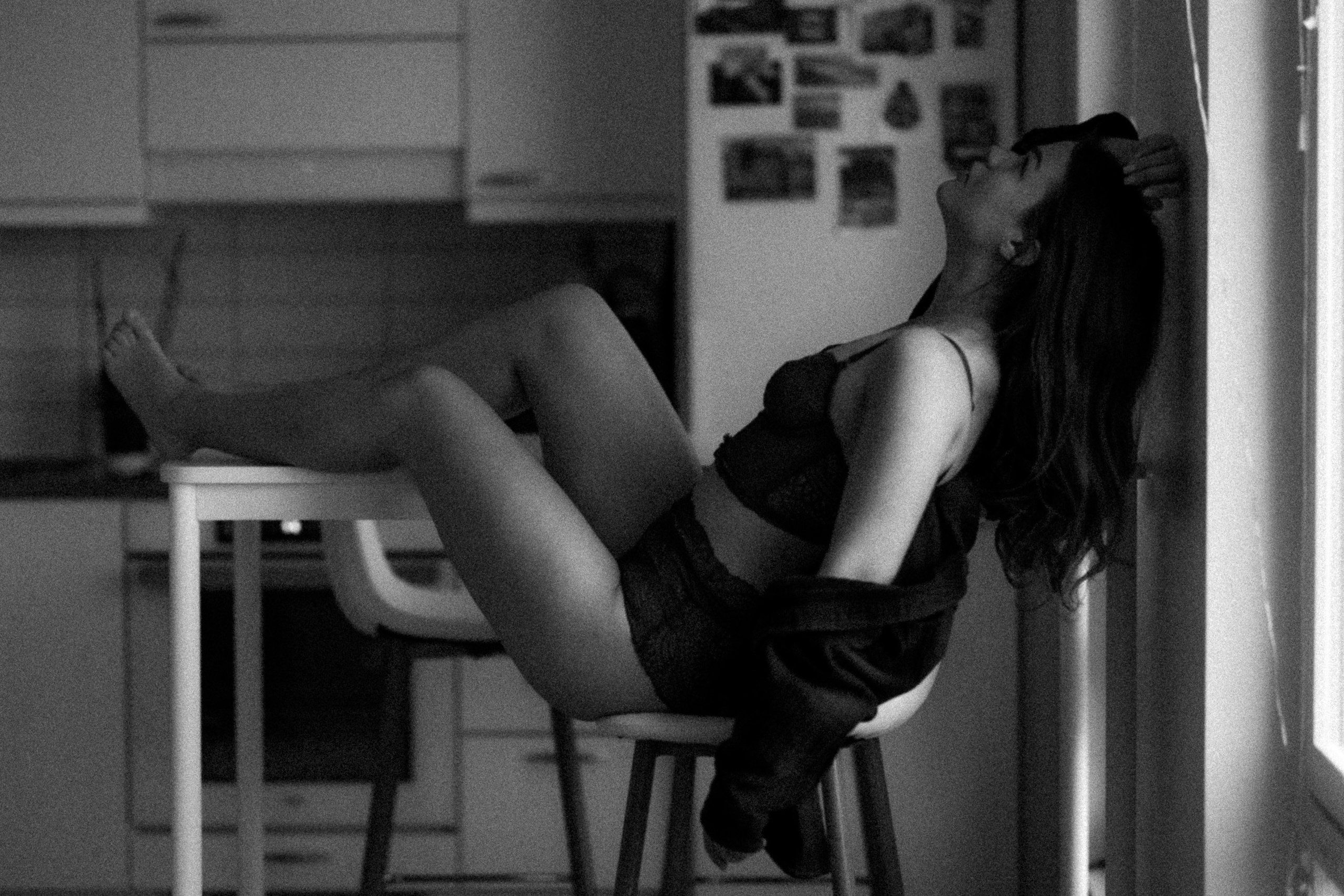 Boudoirkuvaus kotona -kuin tarina. Valokuvaaja Lahti, Helsinki Elena Salonen