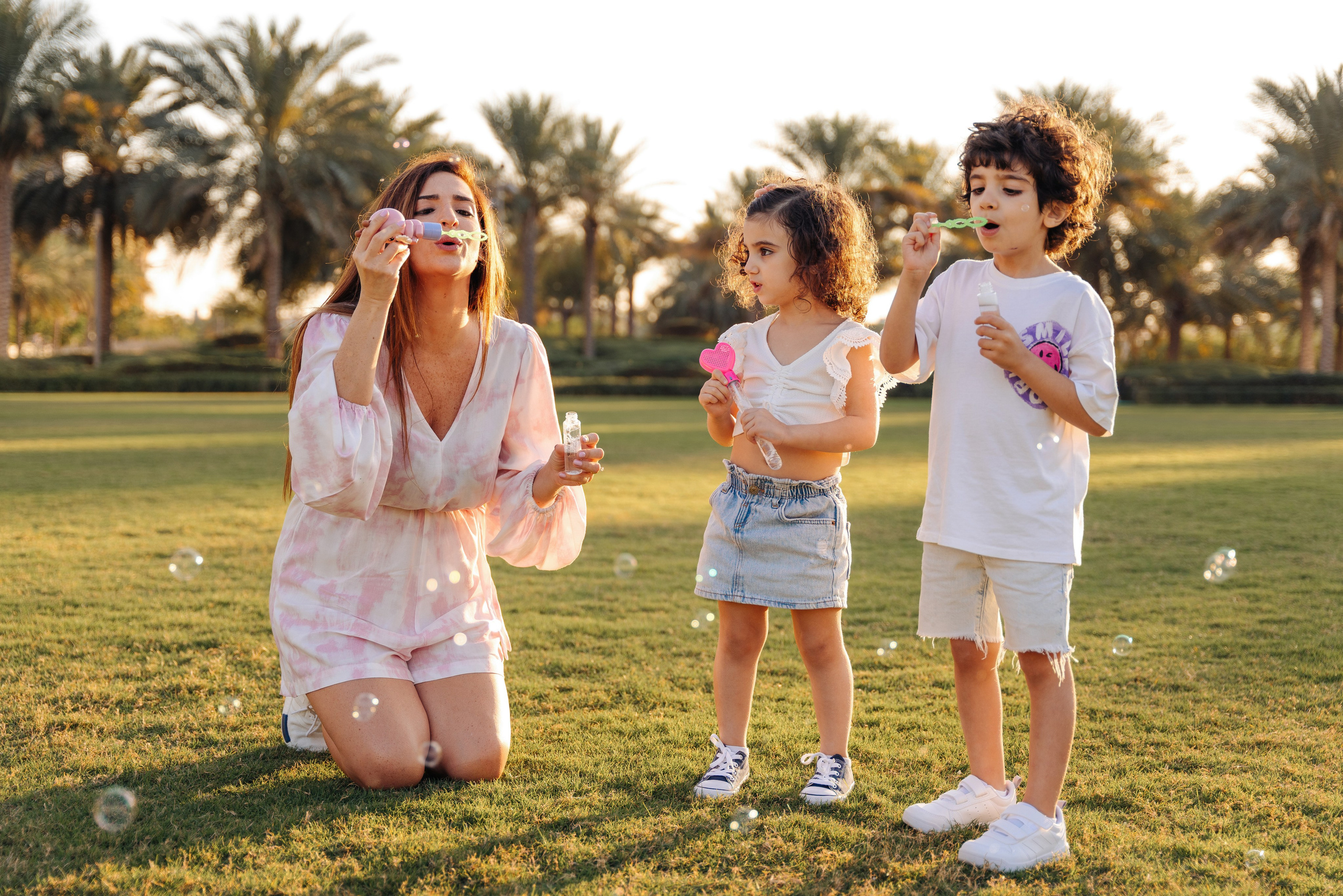 Family fun and play in the park. Angela Iakovleva — Family Photographer in Dubai