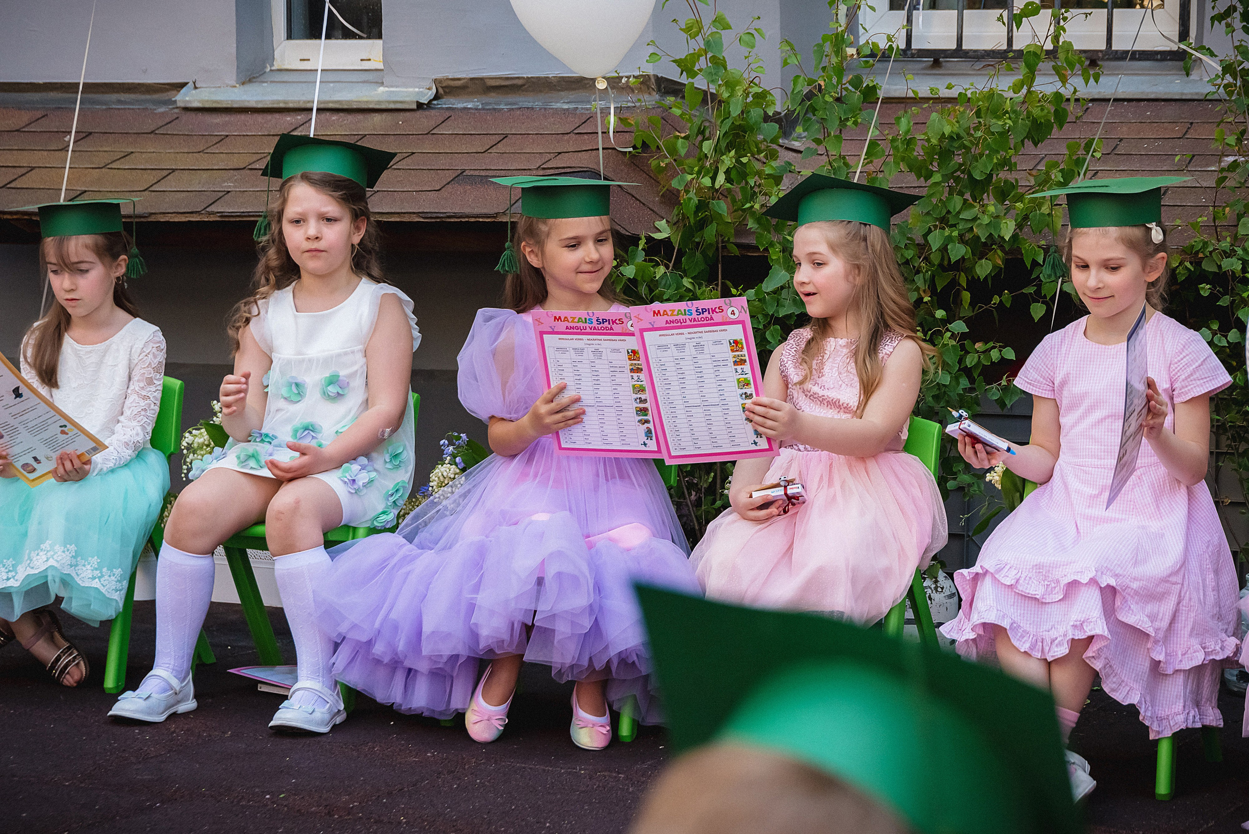 Zīles Skolas Izlaidums. Fotogrāfs Rīgā. Gīmenes, individuālās un dažādu produktu fotosesijas