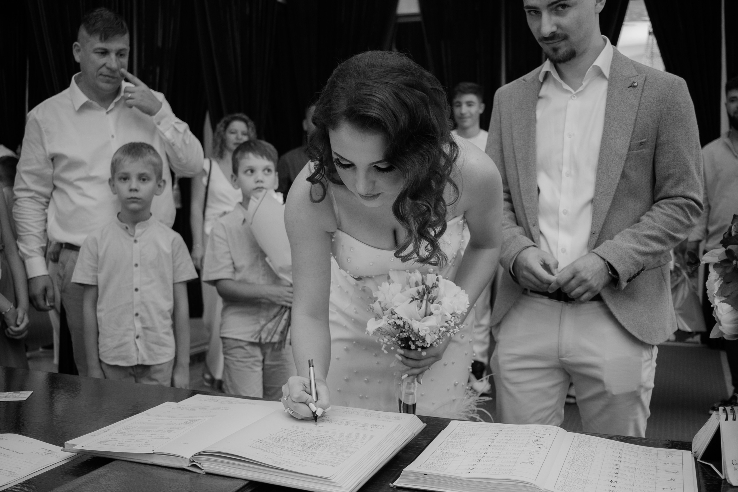 Ana & Mihai. Fotograf si videograf — evenimente si studio