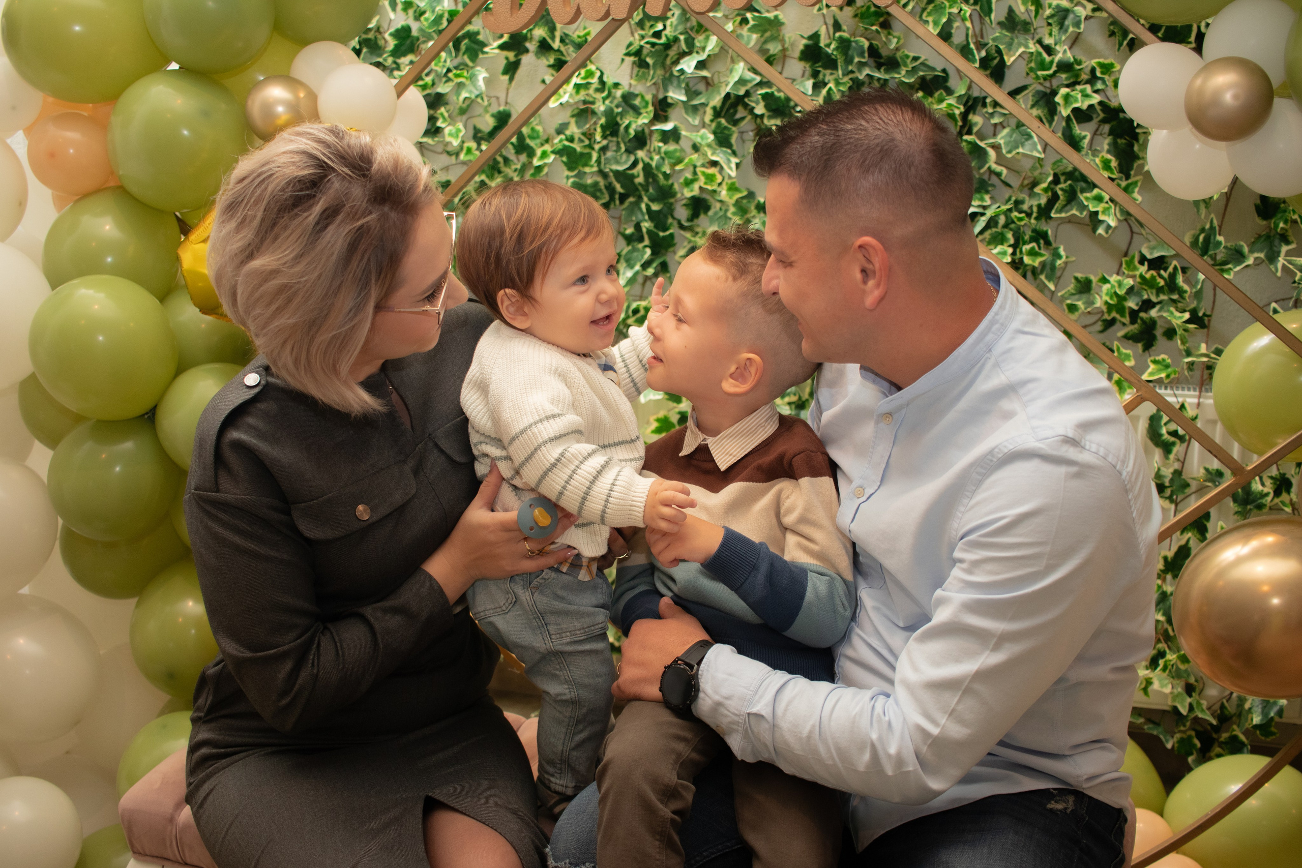 Damian- un an. Fotograf si videograf — evenimente si studio