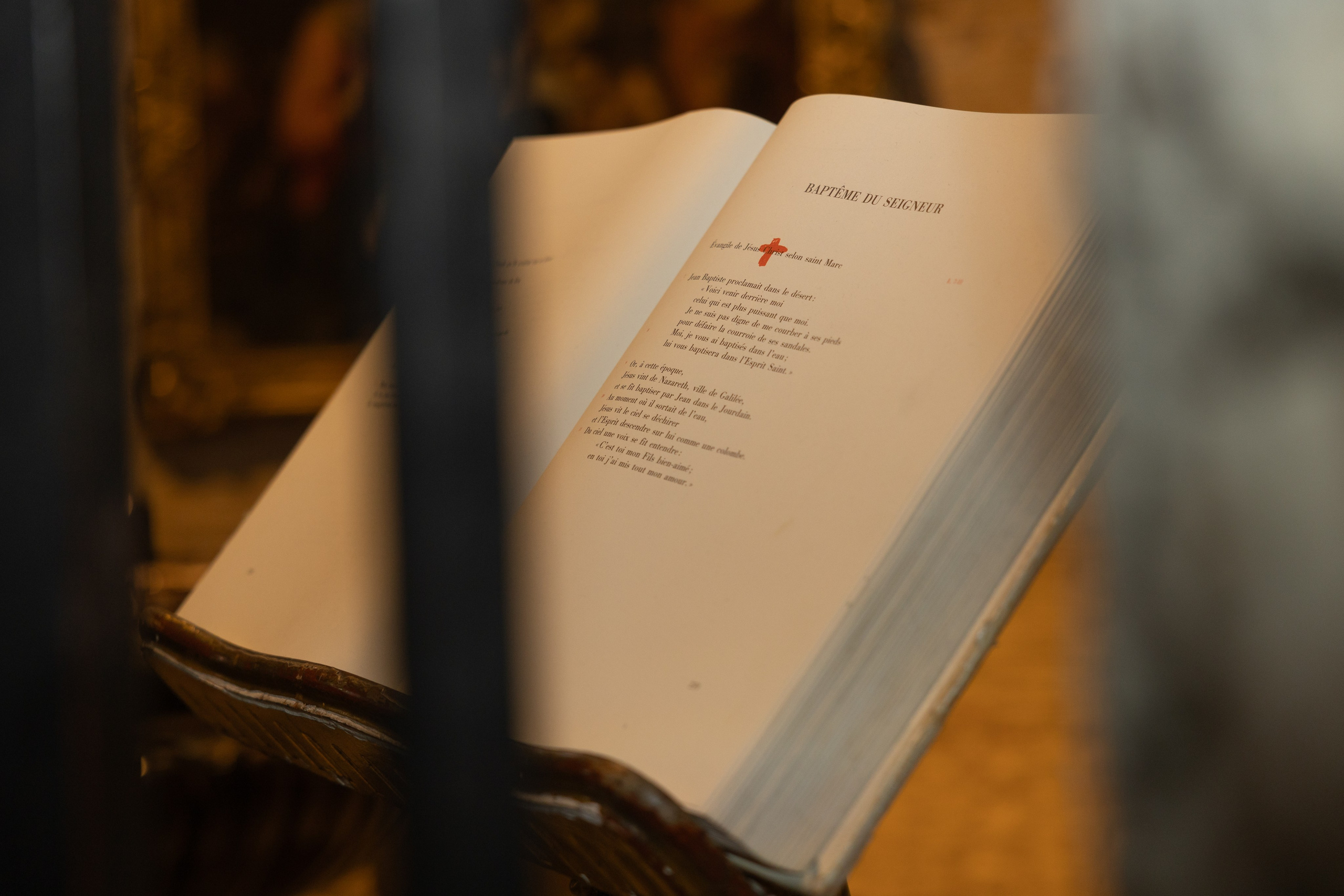 The Baptism of Diana in the Church of Saint-Sernin in Toulouse. Eugénie Smirnova — Photographe à Toulouse et dans le Sud-Ouest