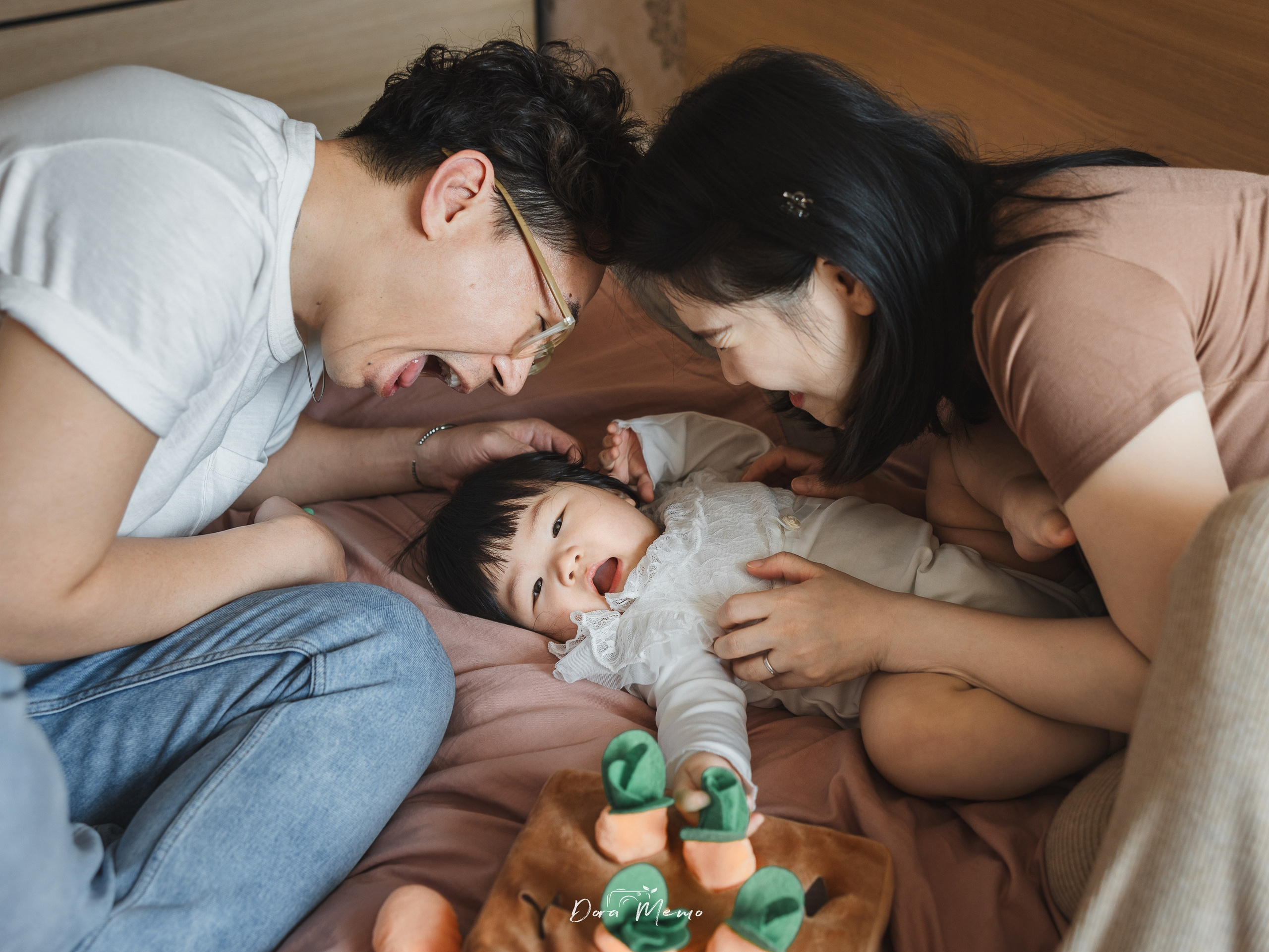 Family photograph in Shanghai. Shanghai Family Photographer Dora