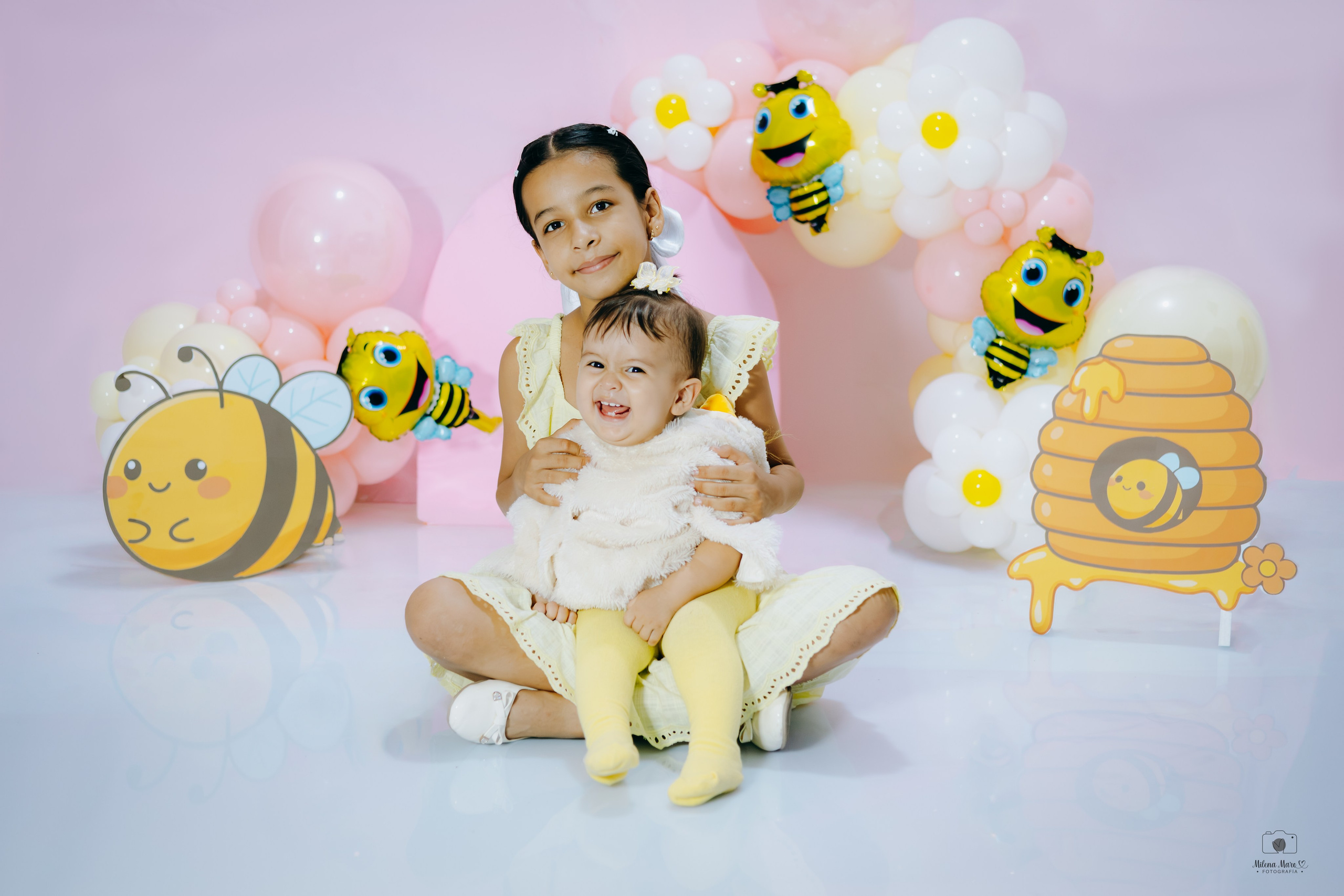 PRIMER AÑO ABEJITA. Milena Maro Fotografía: estudio profesional en Acacías, Meta. Retrato familiar, infantil, maternas, eventos y empresas