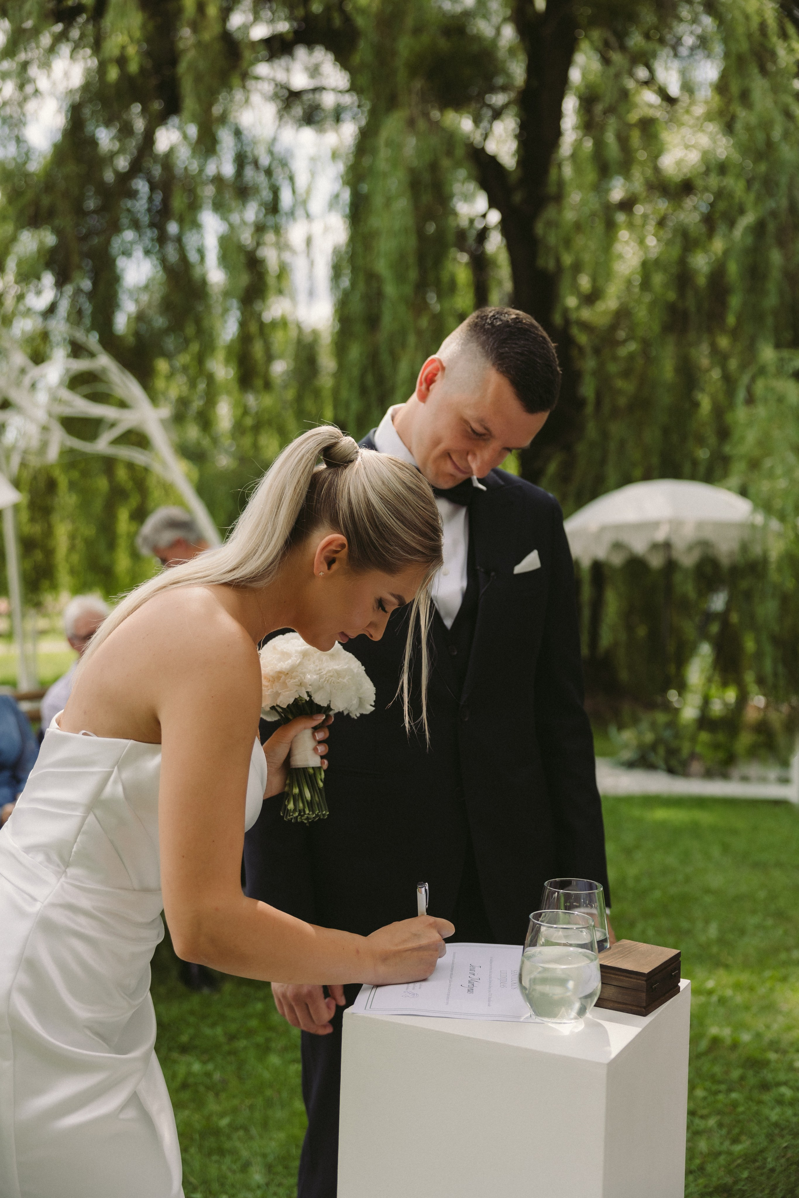 Ieva ir Martynas | Vestuvės Kauno botanikos sode. Vestuvių ir šeimų fotografė Lena Bondarenko / belove photo