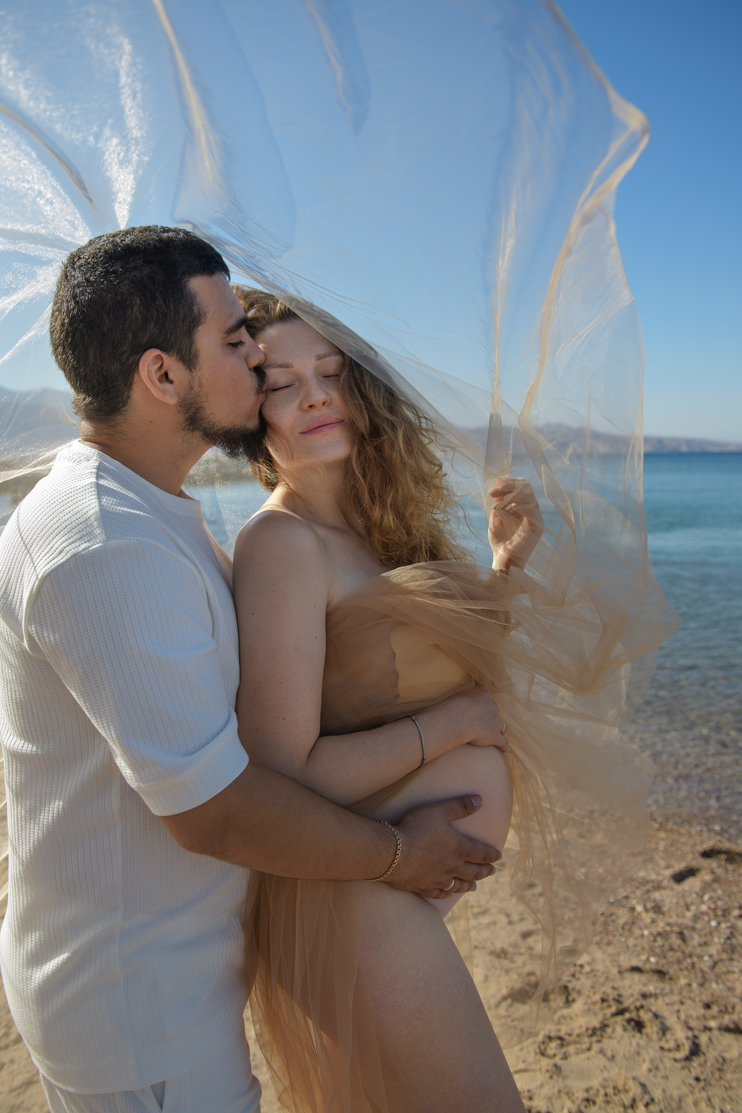 Julia & Dmitriy pregnancy photoshoot on the Red seacoast. צלמת משפחה ילדים הריון וסיפורי אהבה באילת ישראל אולגה אמצ'יסלבסקי