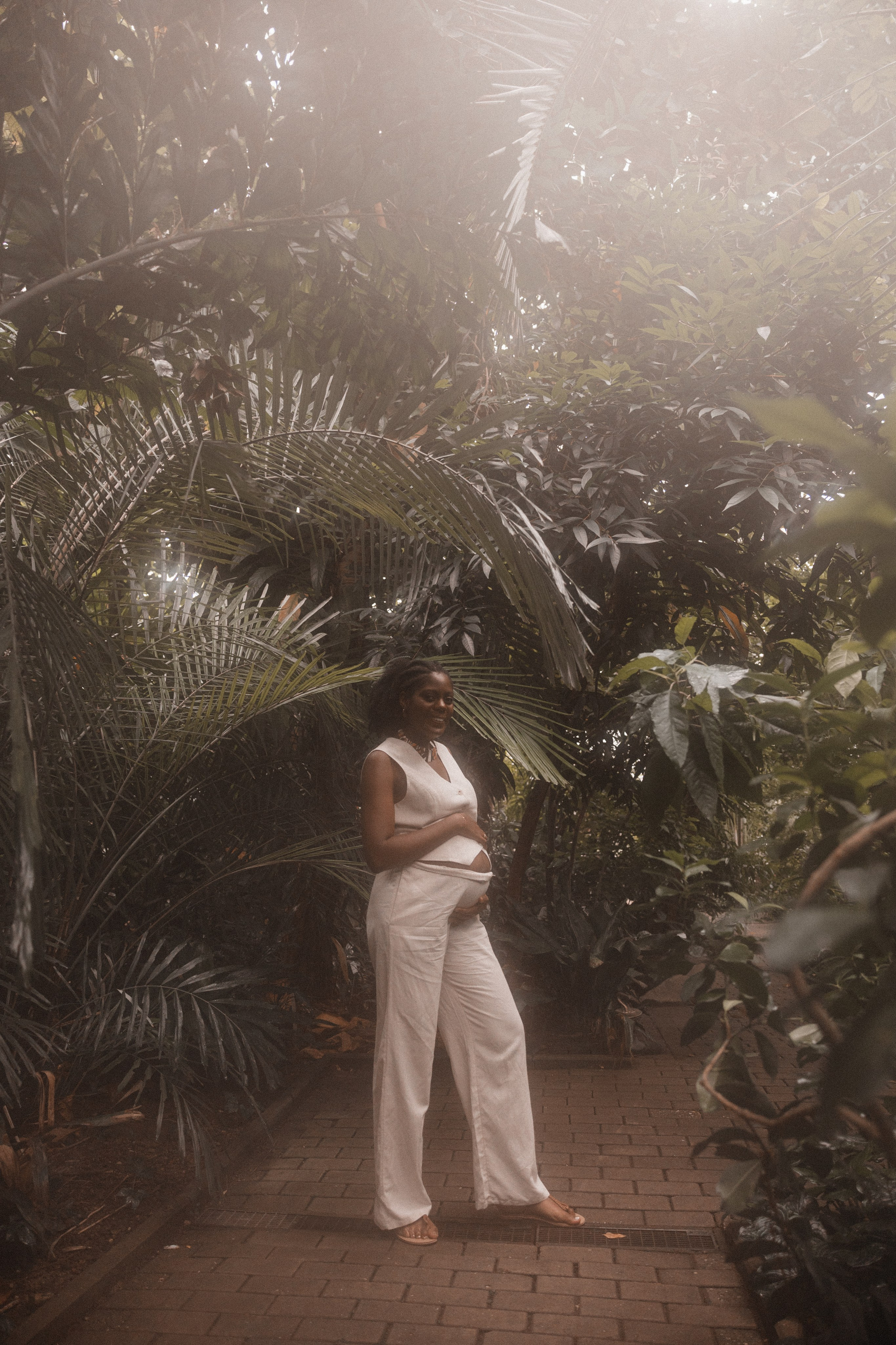 Babybauch Shooting im Botanischen Garten Bochum | Reiche Fotografie. Hochzeitsfotografin Bochum | Halyna Reiche Fotografie NRW