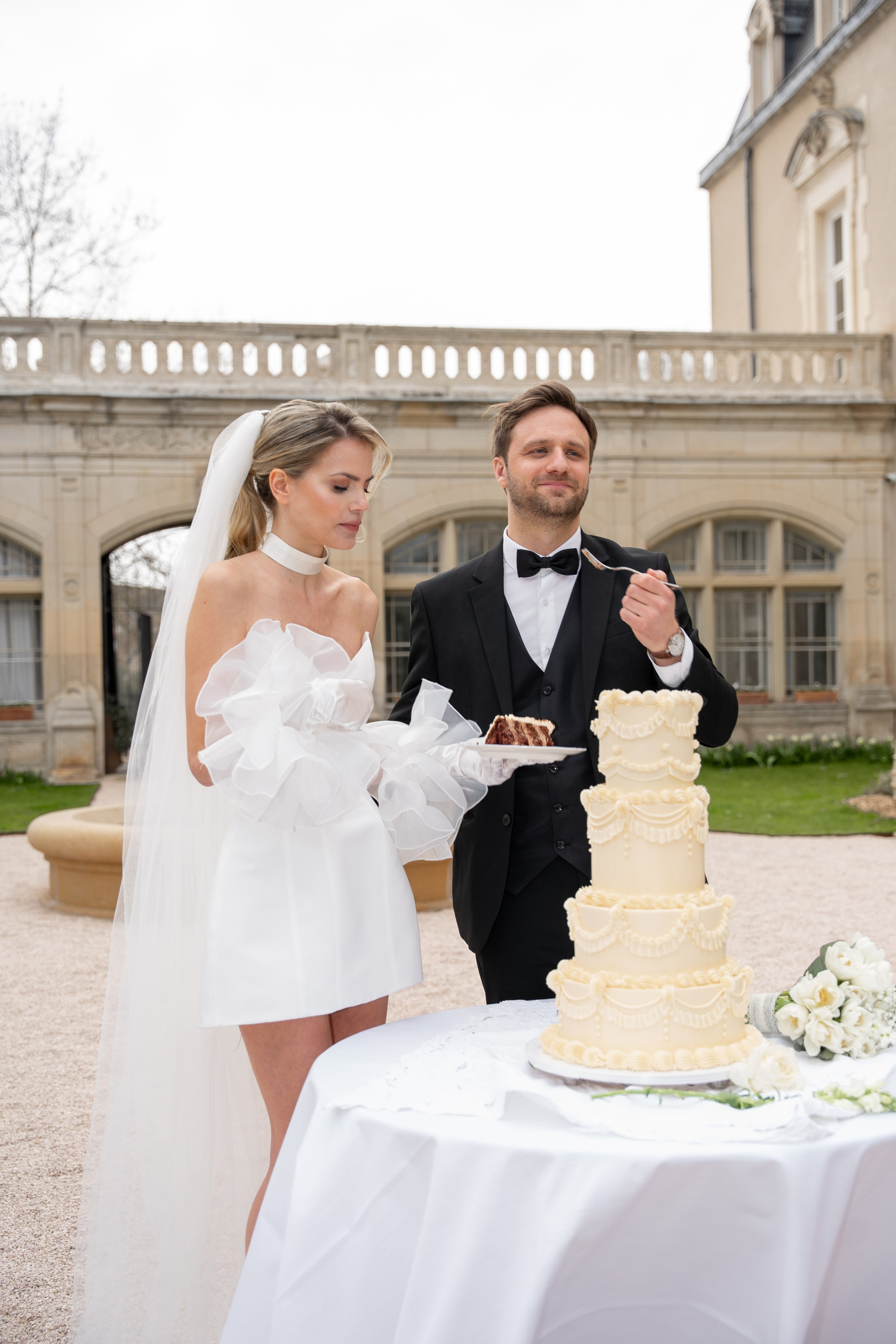 Chateau elopement inspiration. Wedding photographer in Paris Oksana Shum