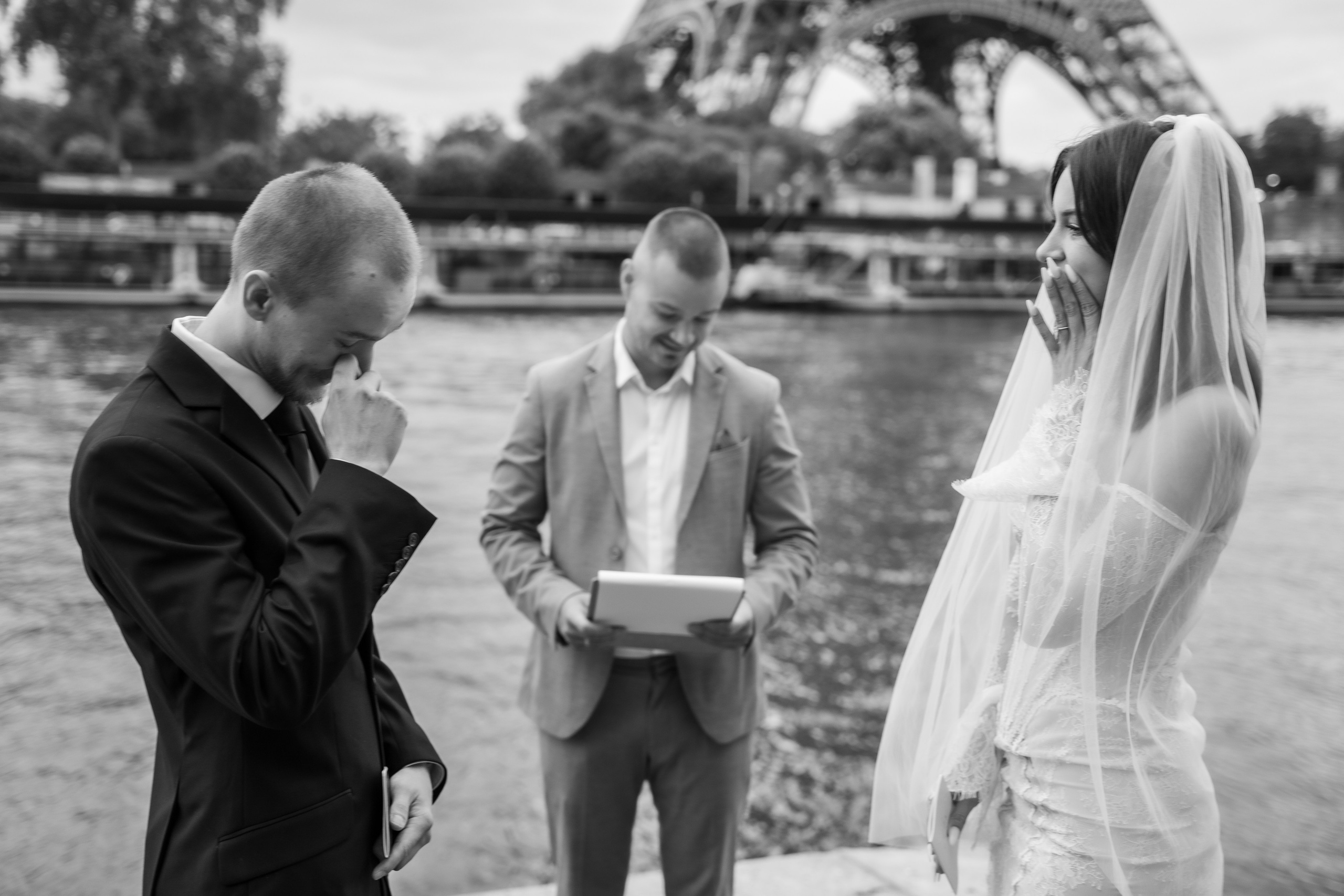 Wedding elopement. Wedding photographer in Paris Oksana Shum