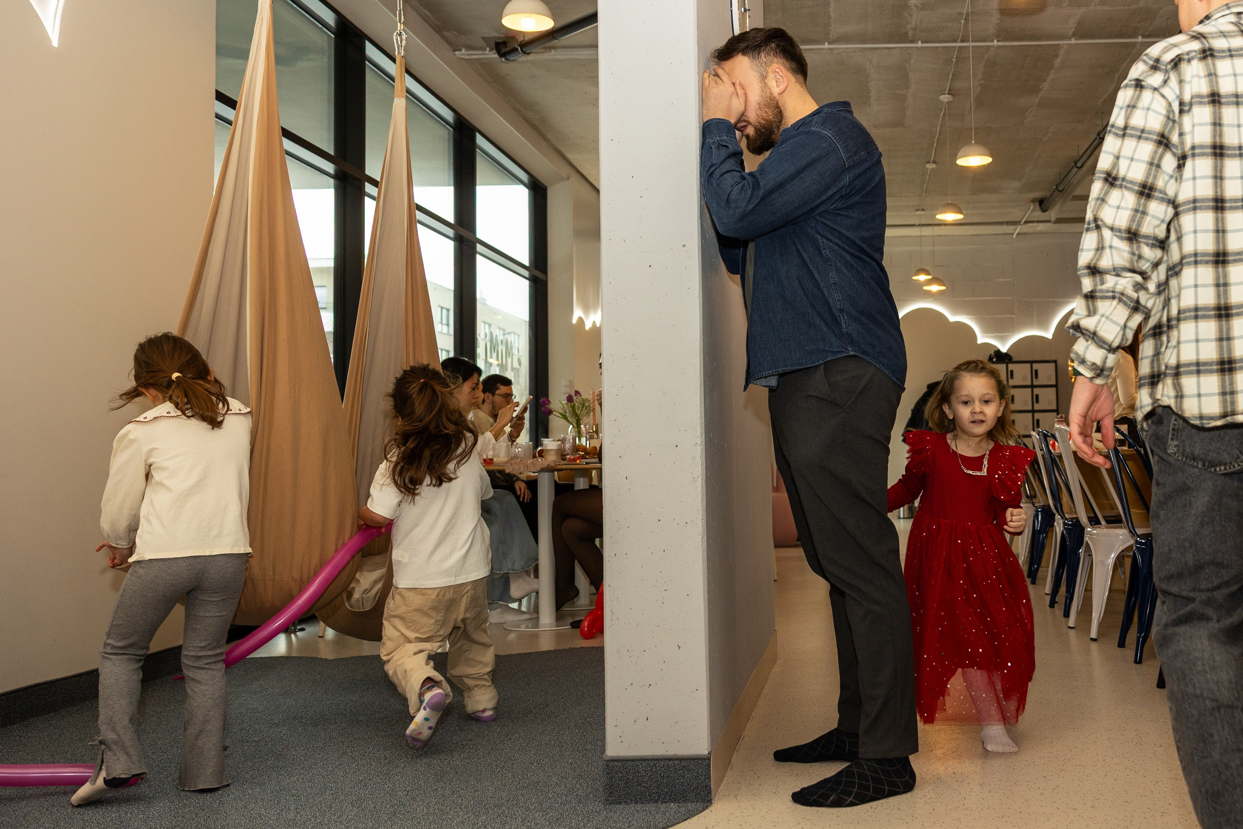 День рождения Артёма 24 января 2026 года. Семейный и детский фотограф в Варшаве Мила Бобровская