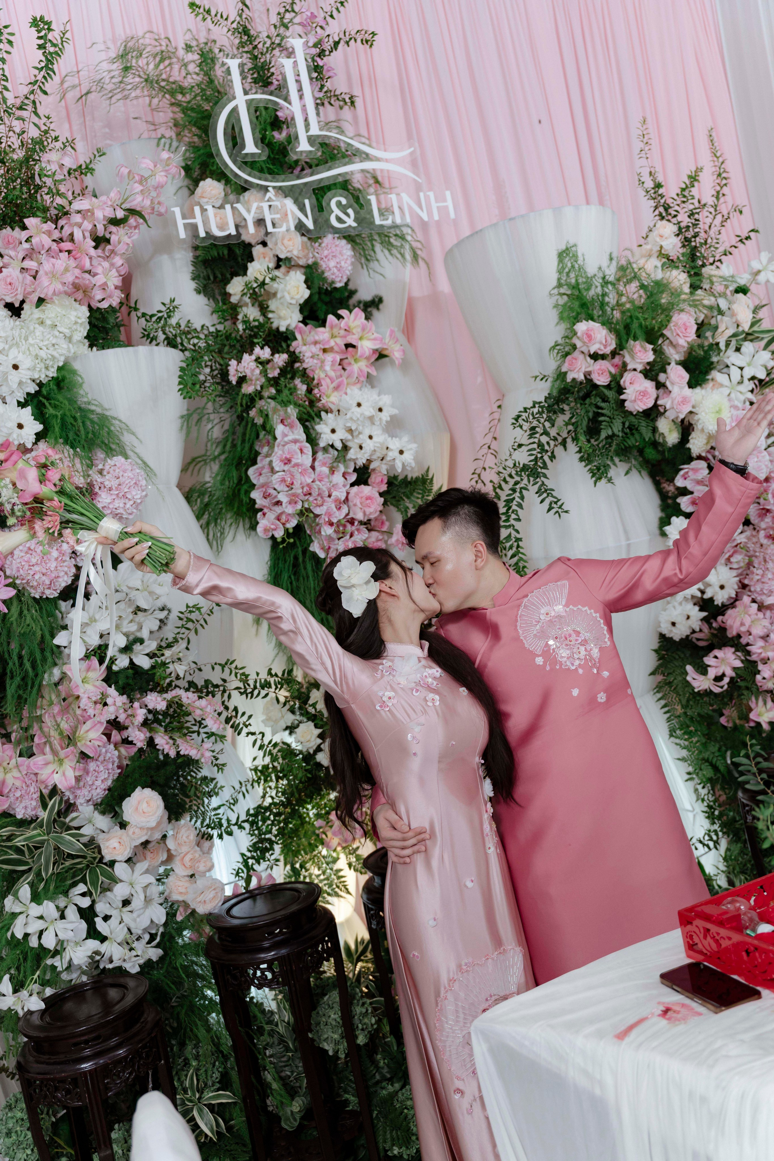 LINH & HUYEN. WEDDING PHOTOGRAPHER IN VIETNAM