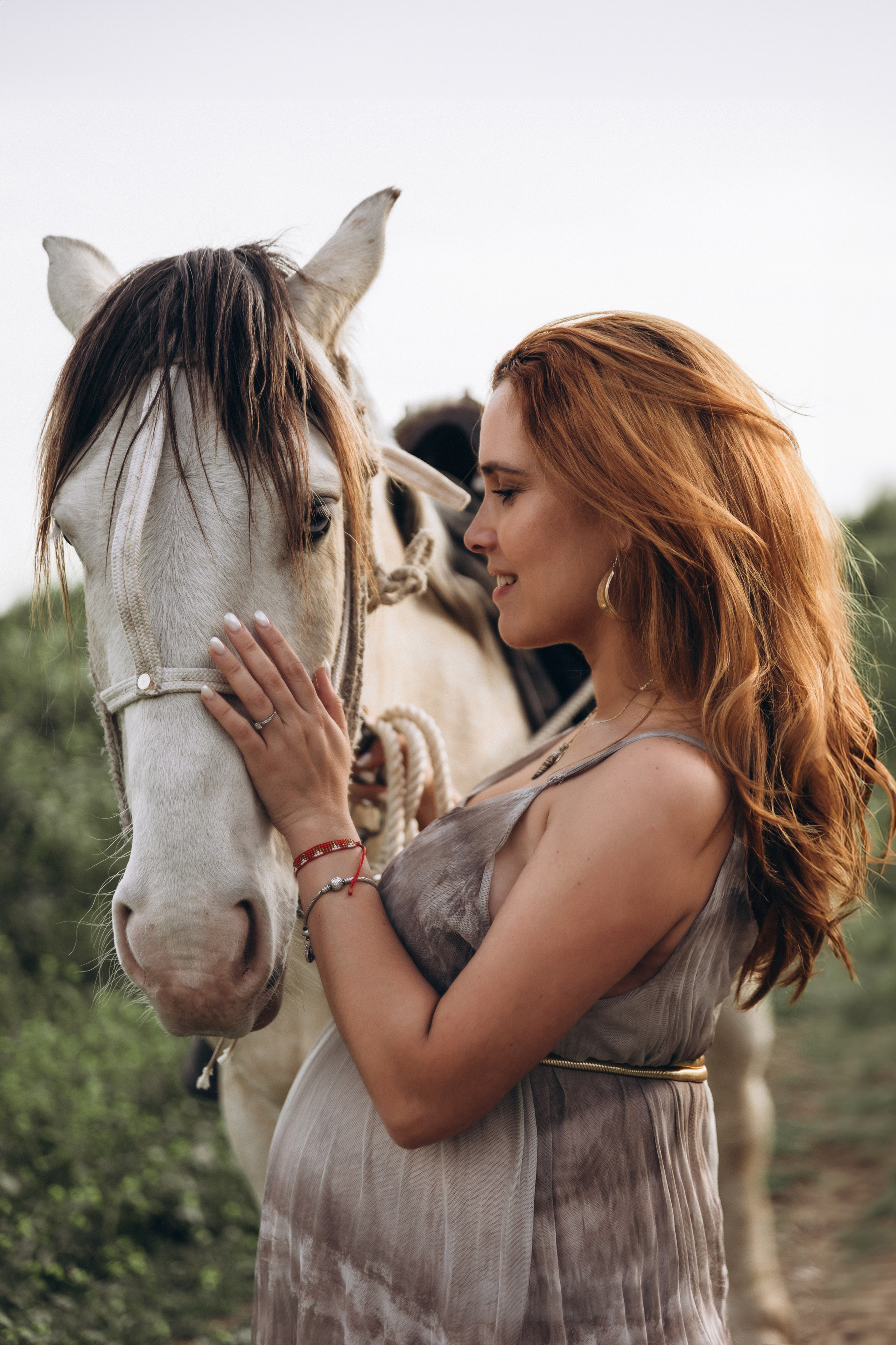 Sesión fotográfica ecuestre en la montaña — Elegancia salvaje y paisajes cinematográficos. Photographer in Santiago, Chile Anna Almazova