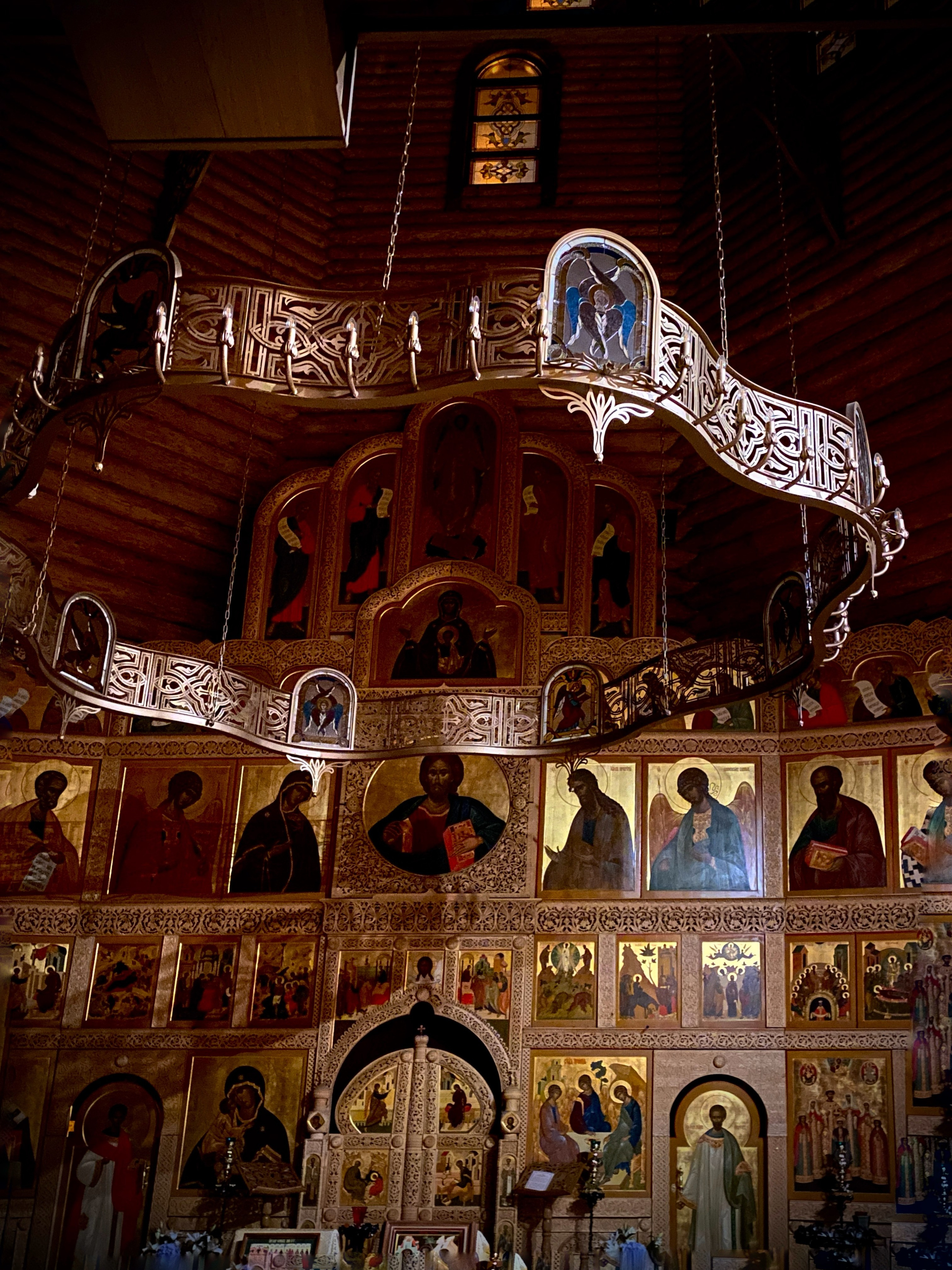 Хорос для храма Святой Троицы Прихода в честь Всех Святых в городе Минске Минской Епархии Белорусской Православной Церкви. 2022-2023. Сталь, худож. ковка, лазерная резка, сварка, витражи Анна Авгуль Магия витража.