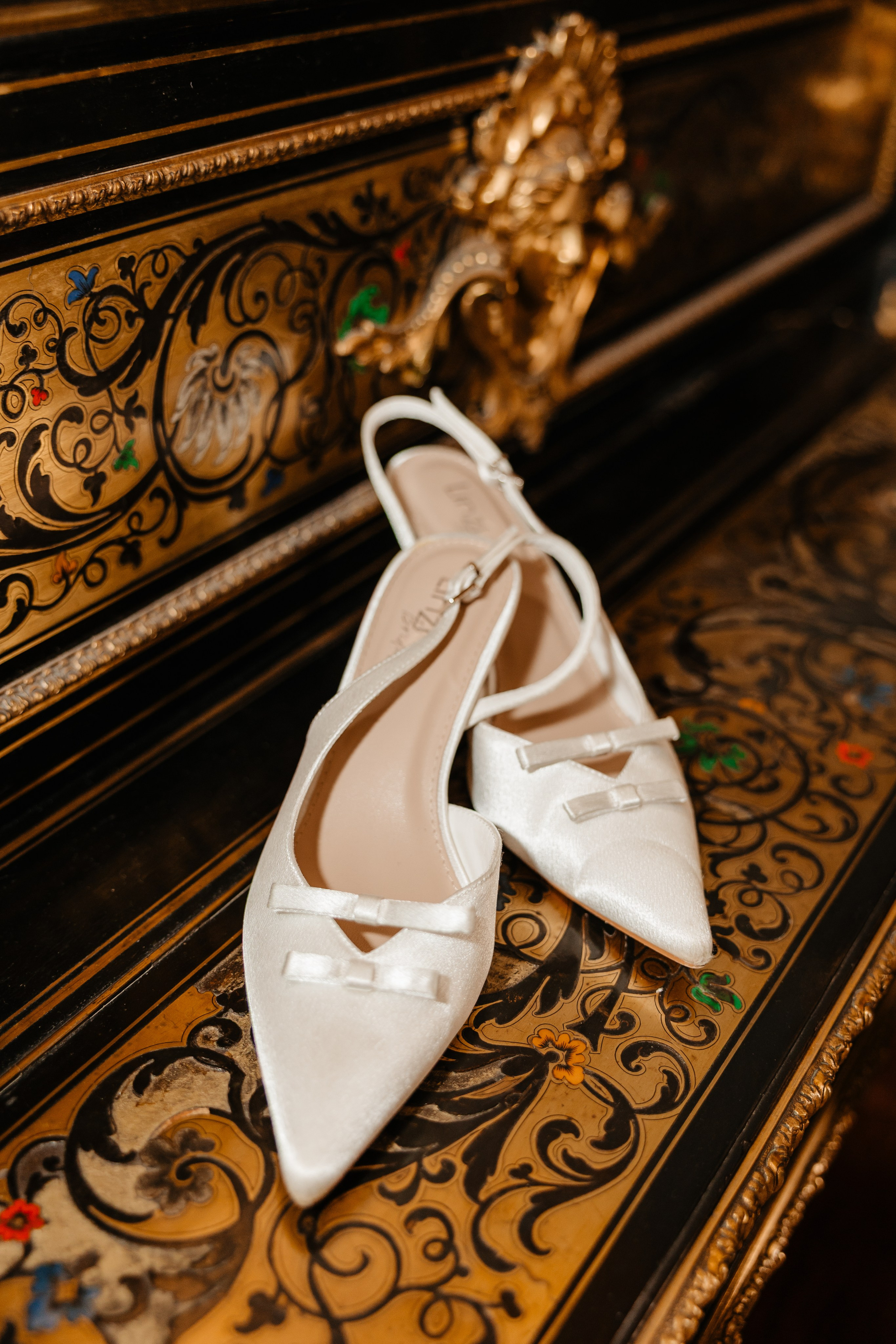 Lars & Antonia, Location: Castello Bevilacqua. Victoria Cojocaru Photography
