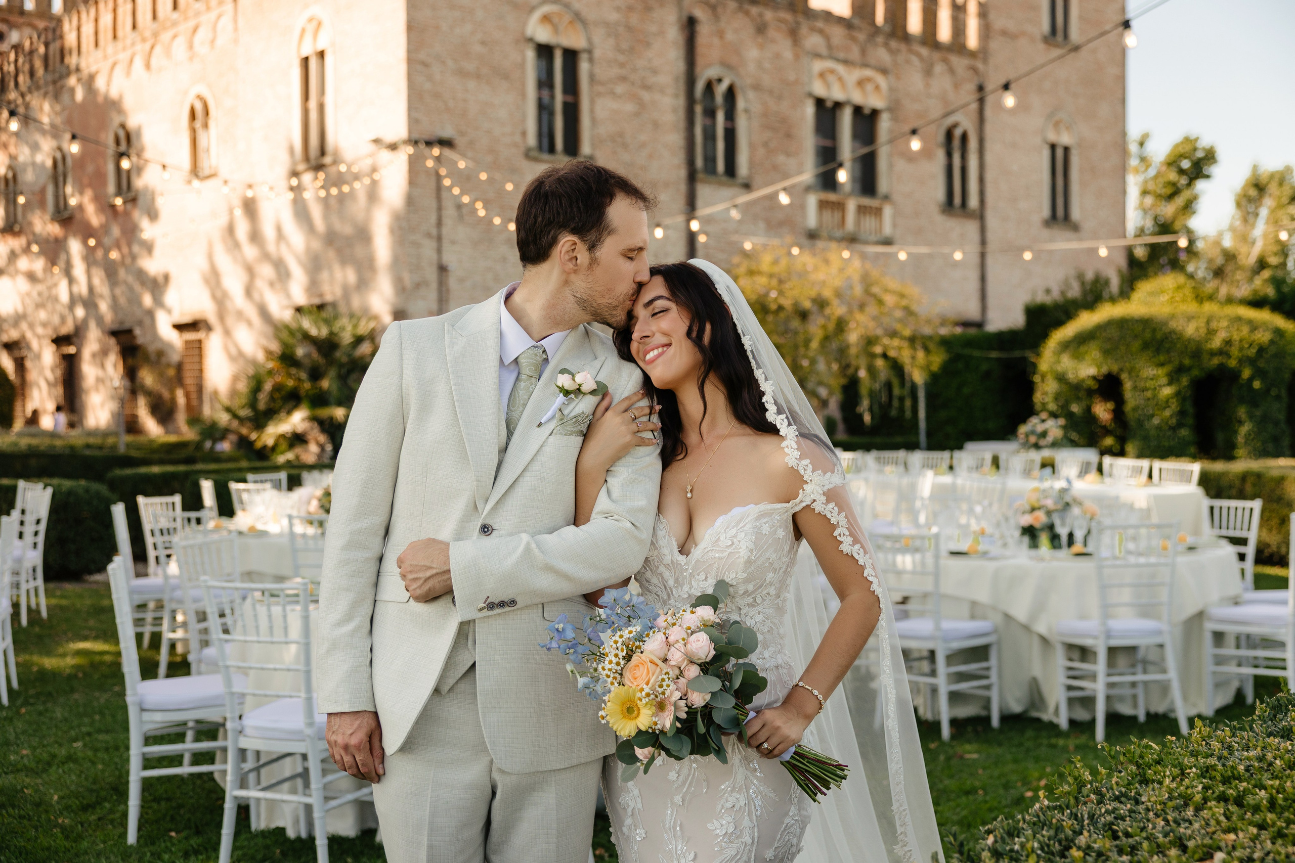 Lars & Antonia, Location: Castello Bevilacqua. Victoria Cojocaru Photography