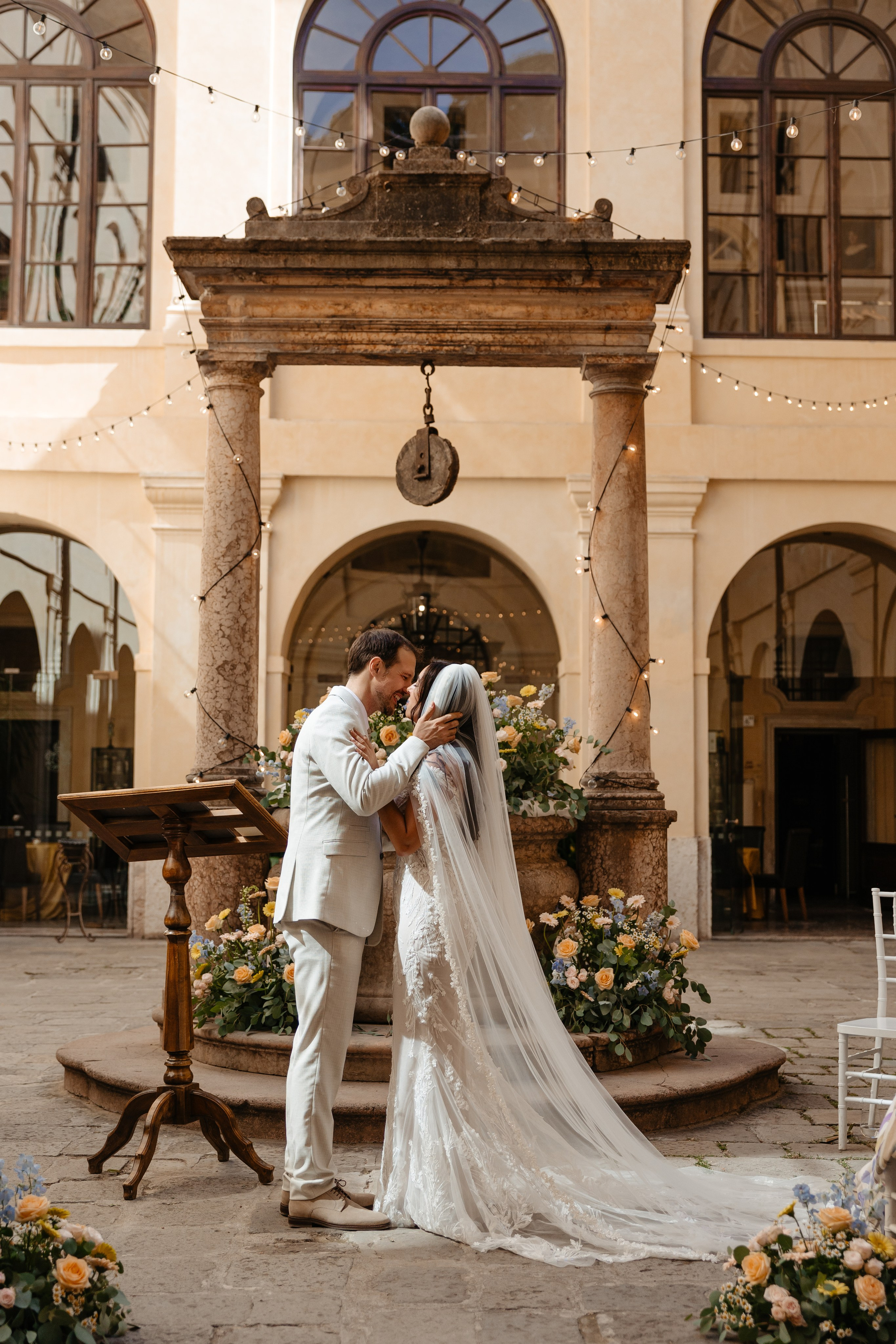Lars & Antonia, Location: Castello Bevilacqua. Victoria Cojocaru Photography