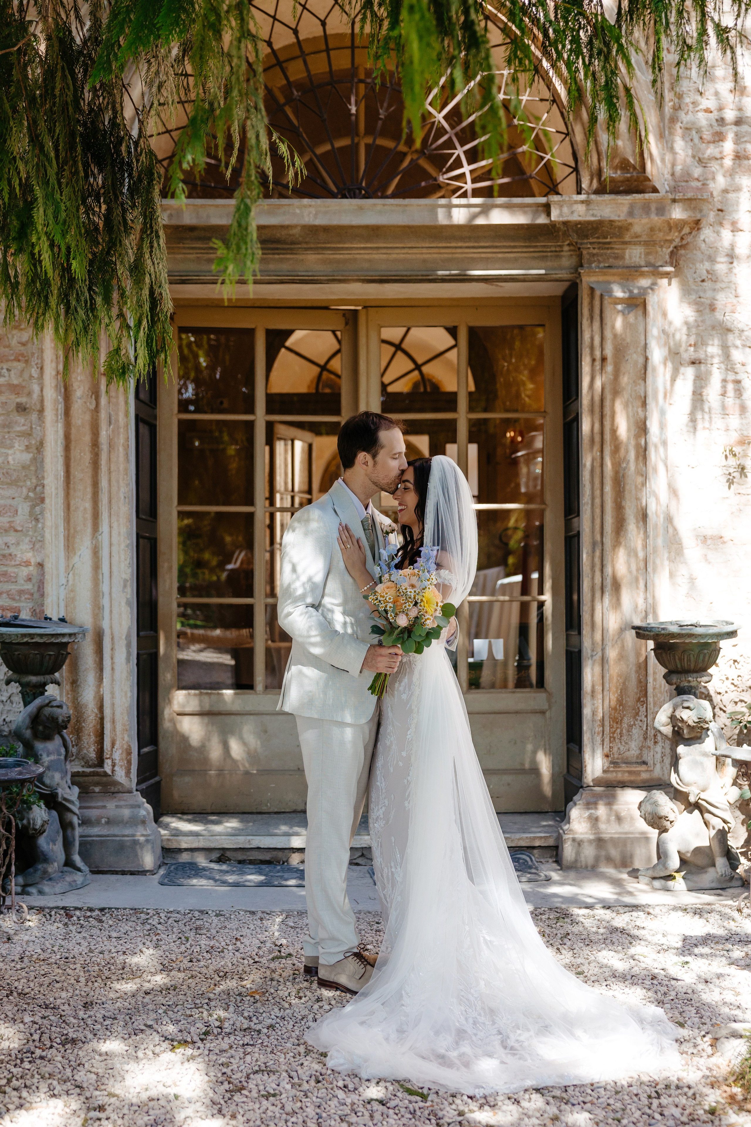 Lars & Antonia, Location: Castello Bevilacqua. Victoria Cojocaru Photography