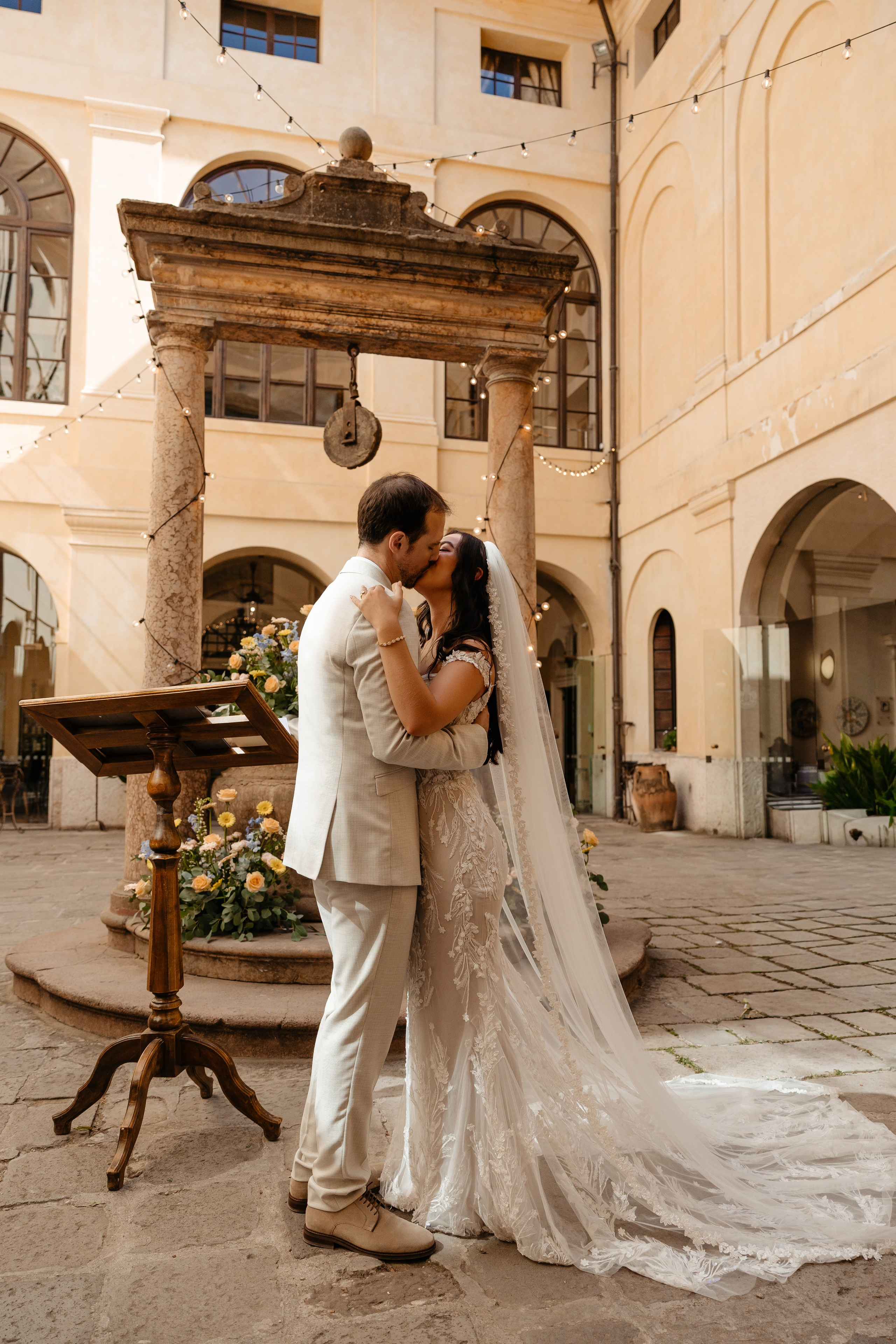 Lars & Antonia, Location: Castello Bevilacqua. Victoria Cojocaru Photography