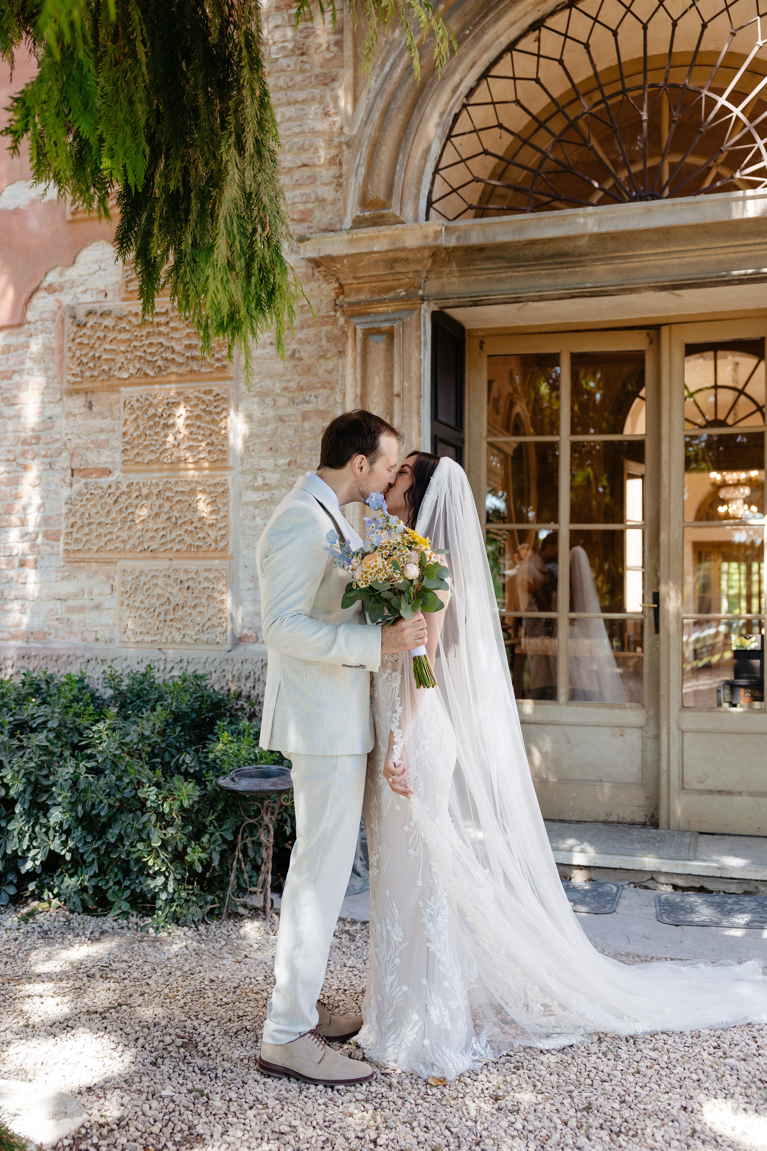 Lars & Antonia, Location: Castello Bevilacqua. Victoria Cojocaru Photography