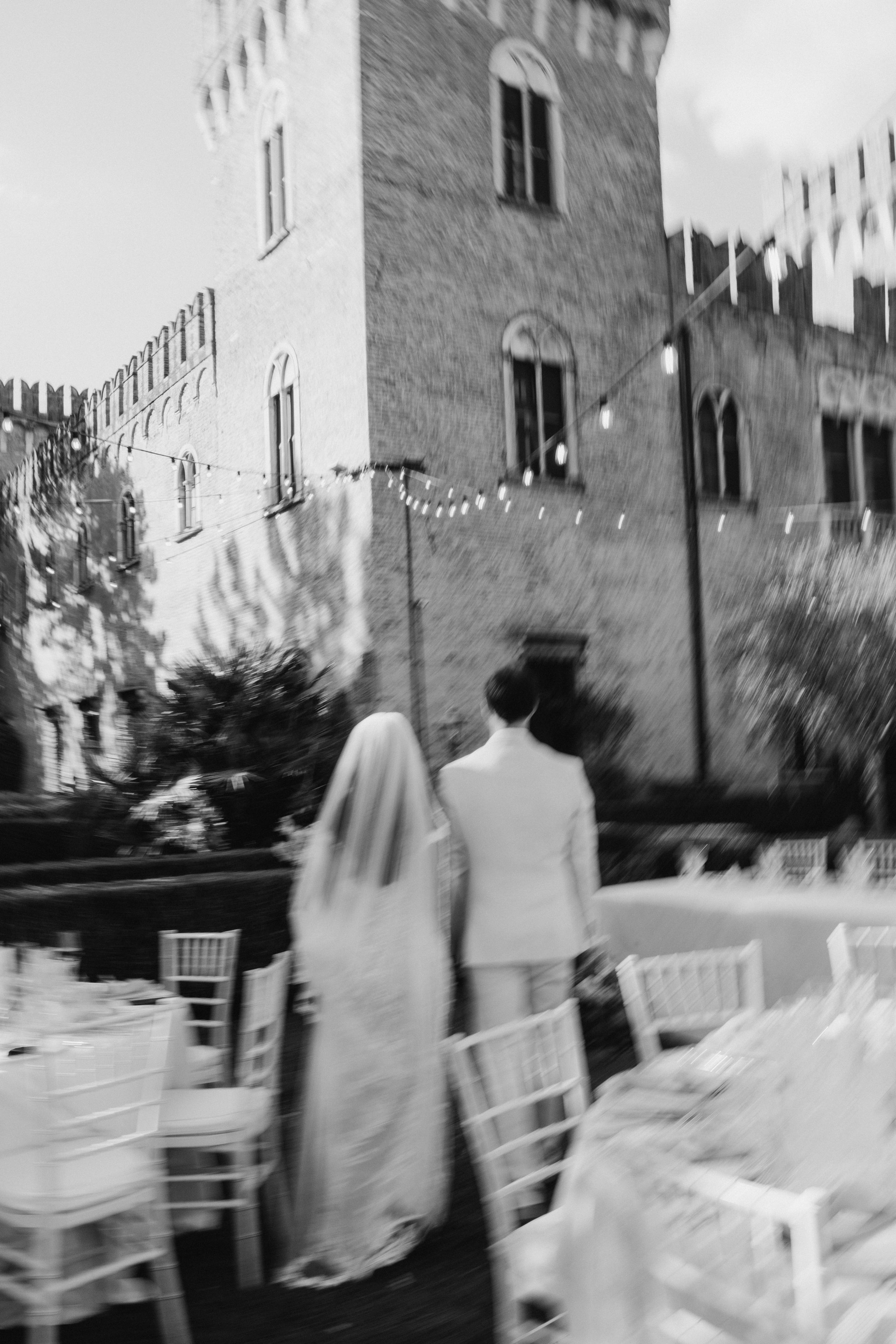 Lars & Antonia, Location: Castello Bevilacqua. Victoria Cojocaru Photography