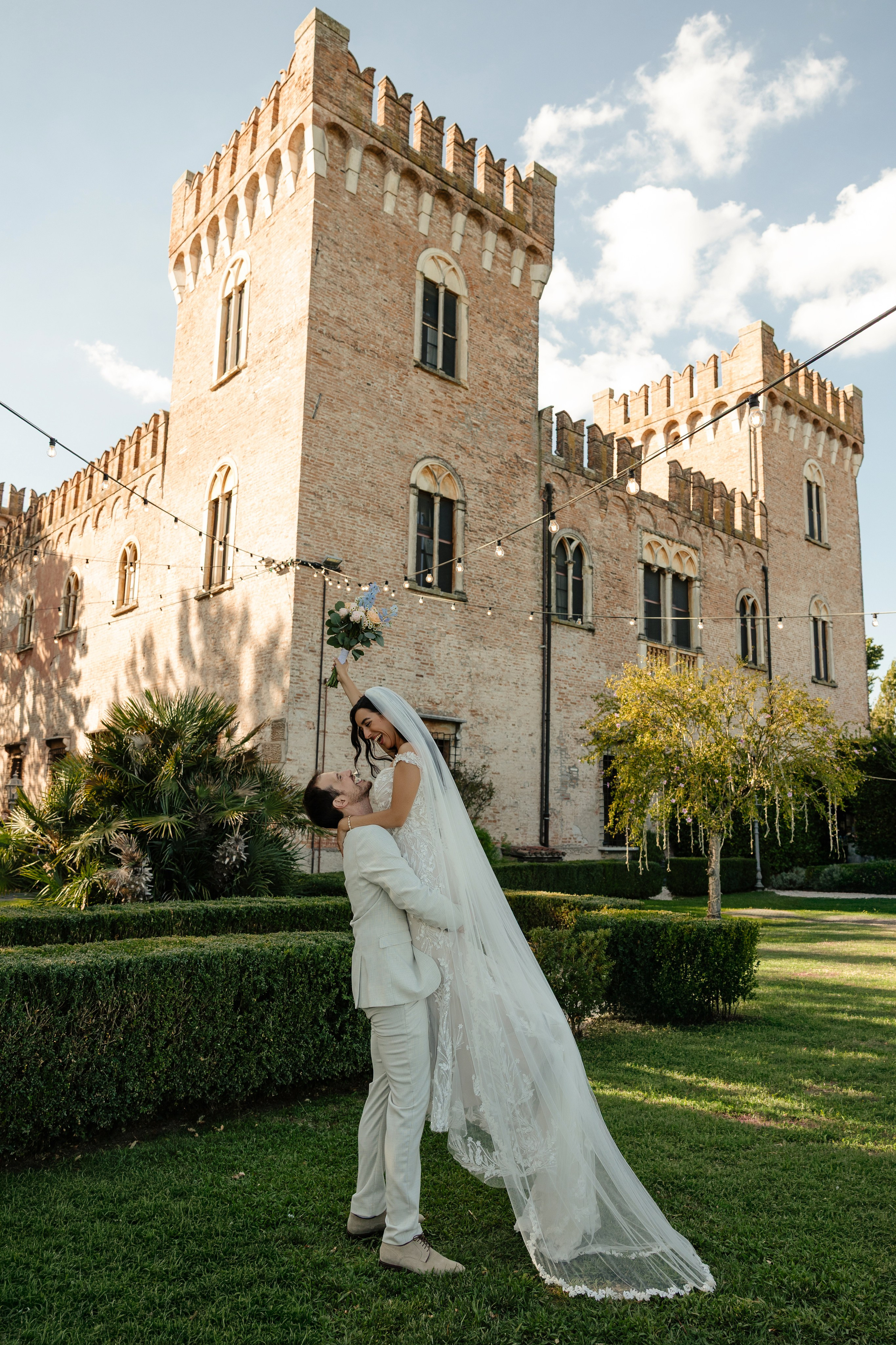 Lars & Antonia, Location: Castello Bevilacqua. Victoria Cojocaru Photography