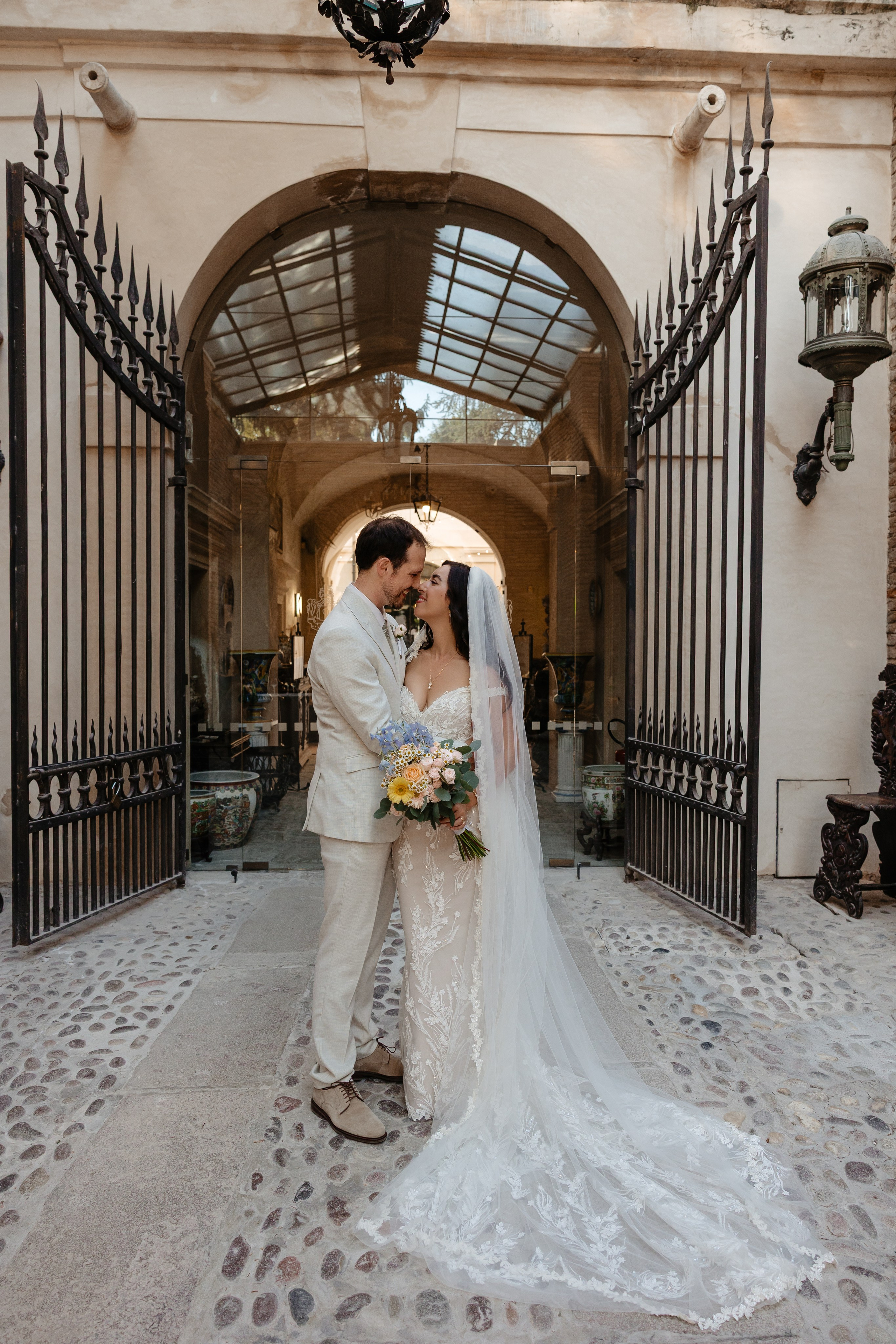 Lars & Antonia, Location: Castello Bevilacqua. Victoria Cojocaru Photography