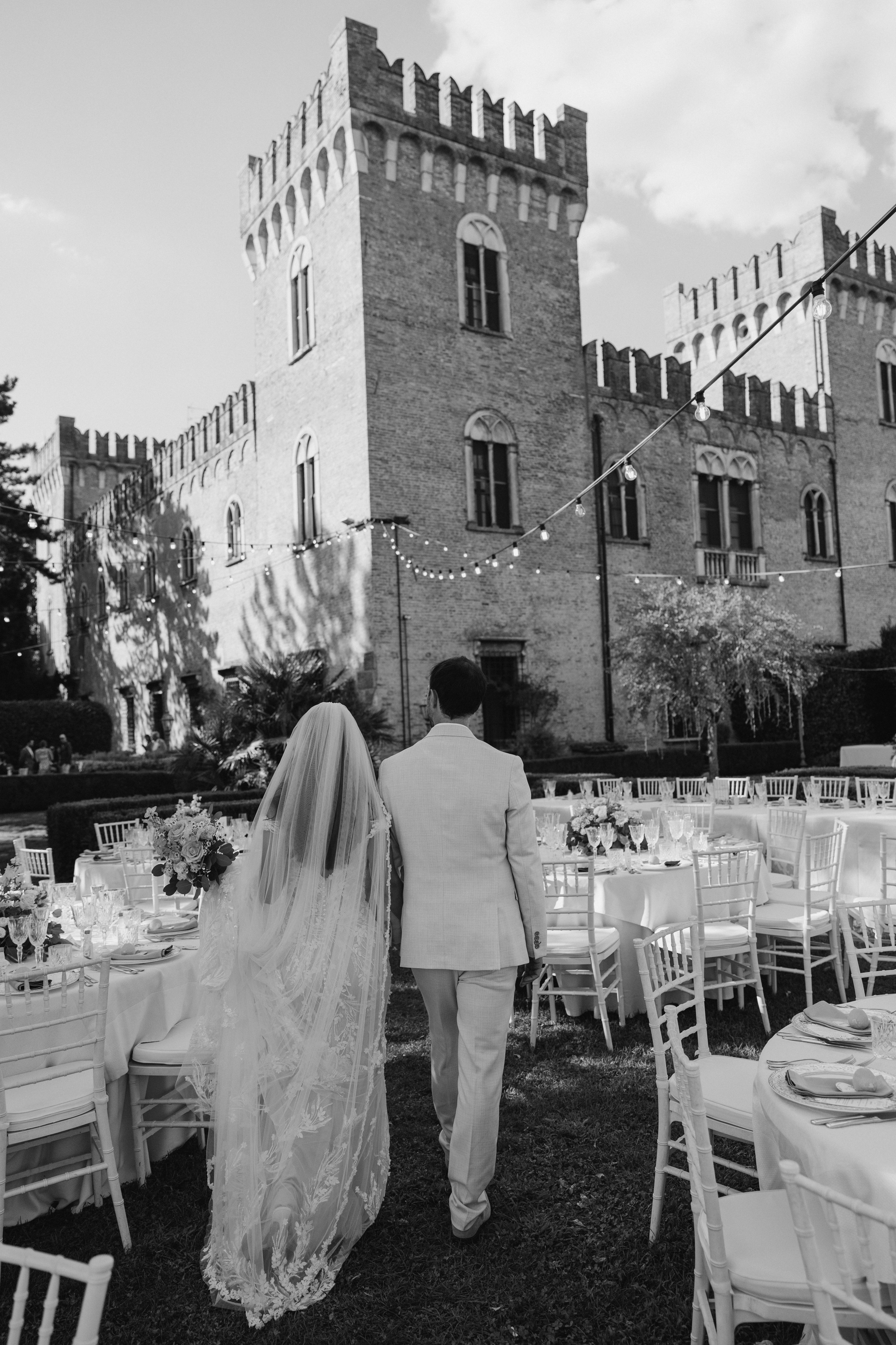 Lars & Antonia, Location: Castello Bevilacqua. Victoria Cojocaru Photography