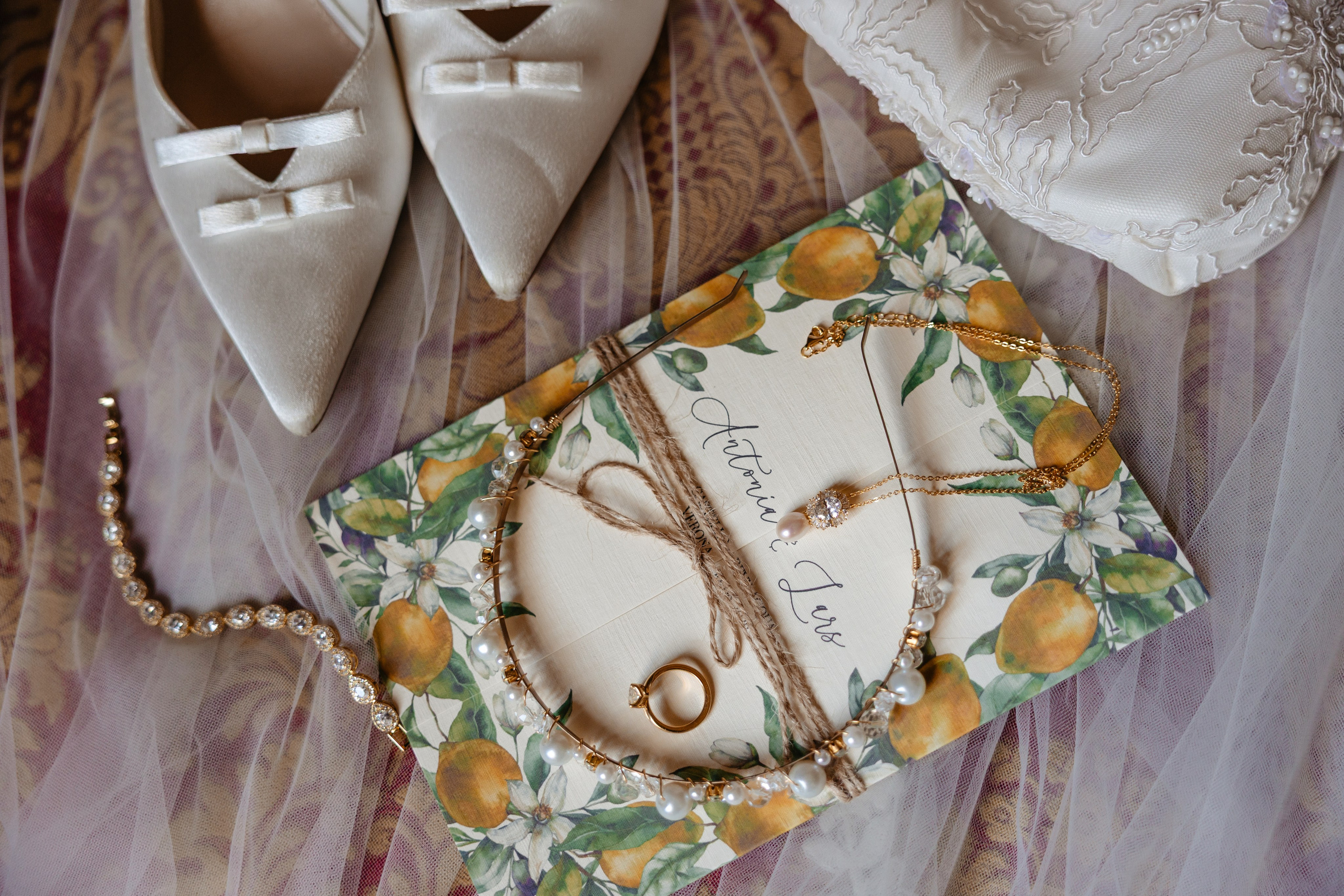 Lars & Antonia, Location: Castello Bevilacqua. Victoria Cojocaru Photography