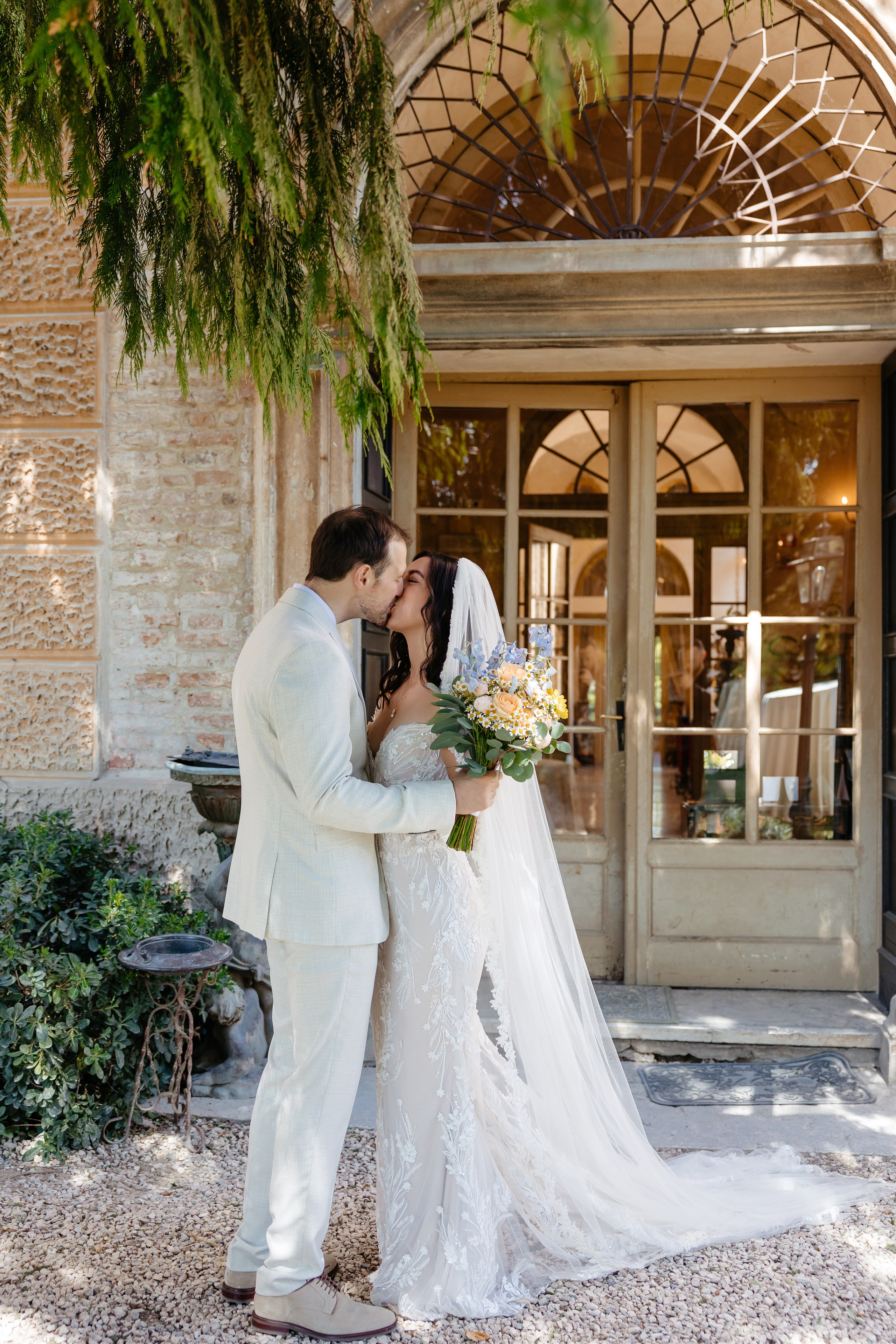Lars & Antonia, Location: Castello Bevilacqua. Victoria Cojocaru Photography