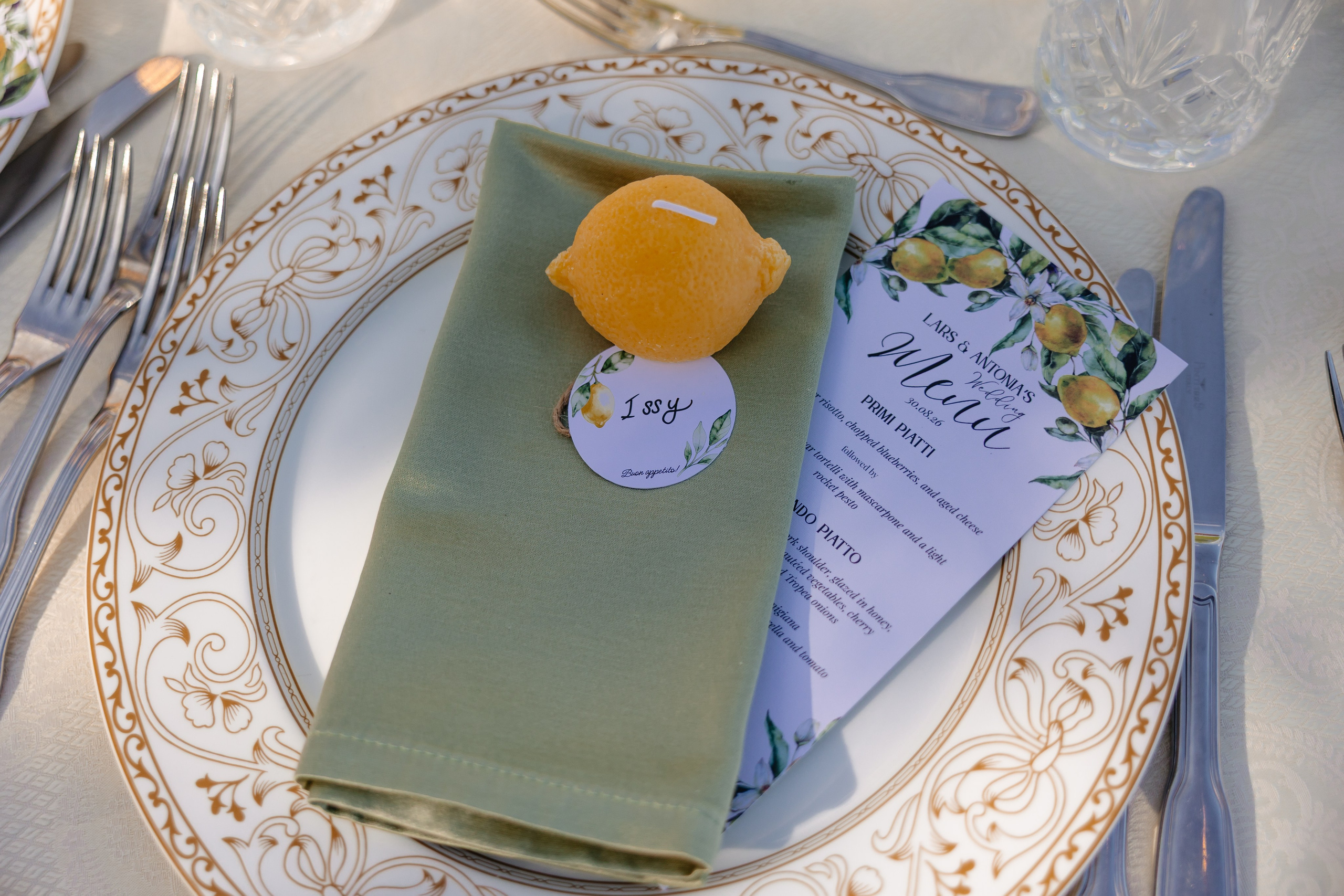 Lars & Antonia, Location: Castello Bevilacqua. Victoria Cojocaru Photography