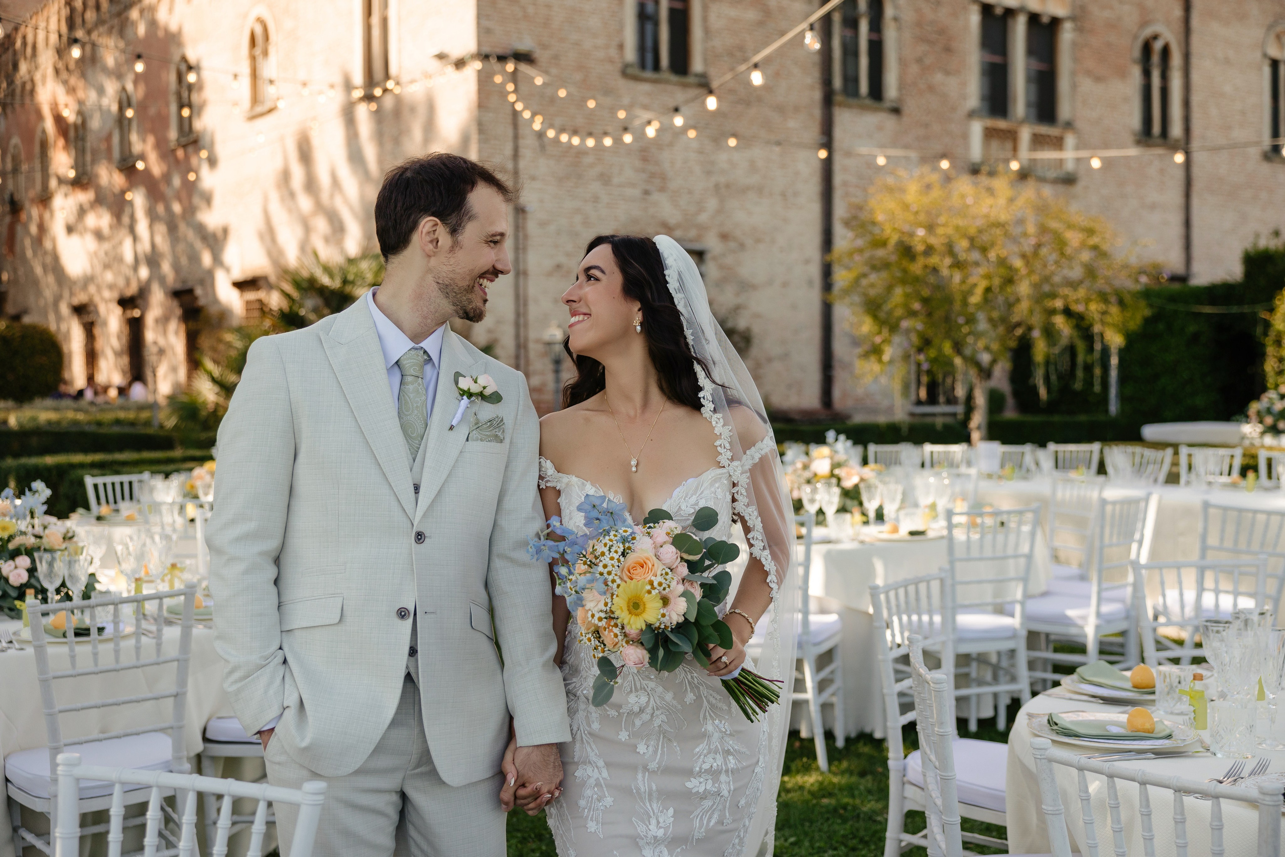 Lars & Antonia, Location: Castello Bevilacqua. Victoria Cojocaru Photography