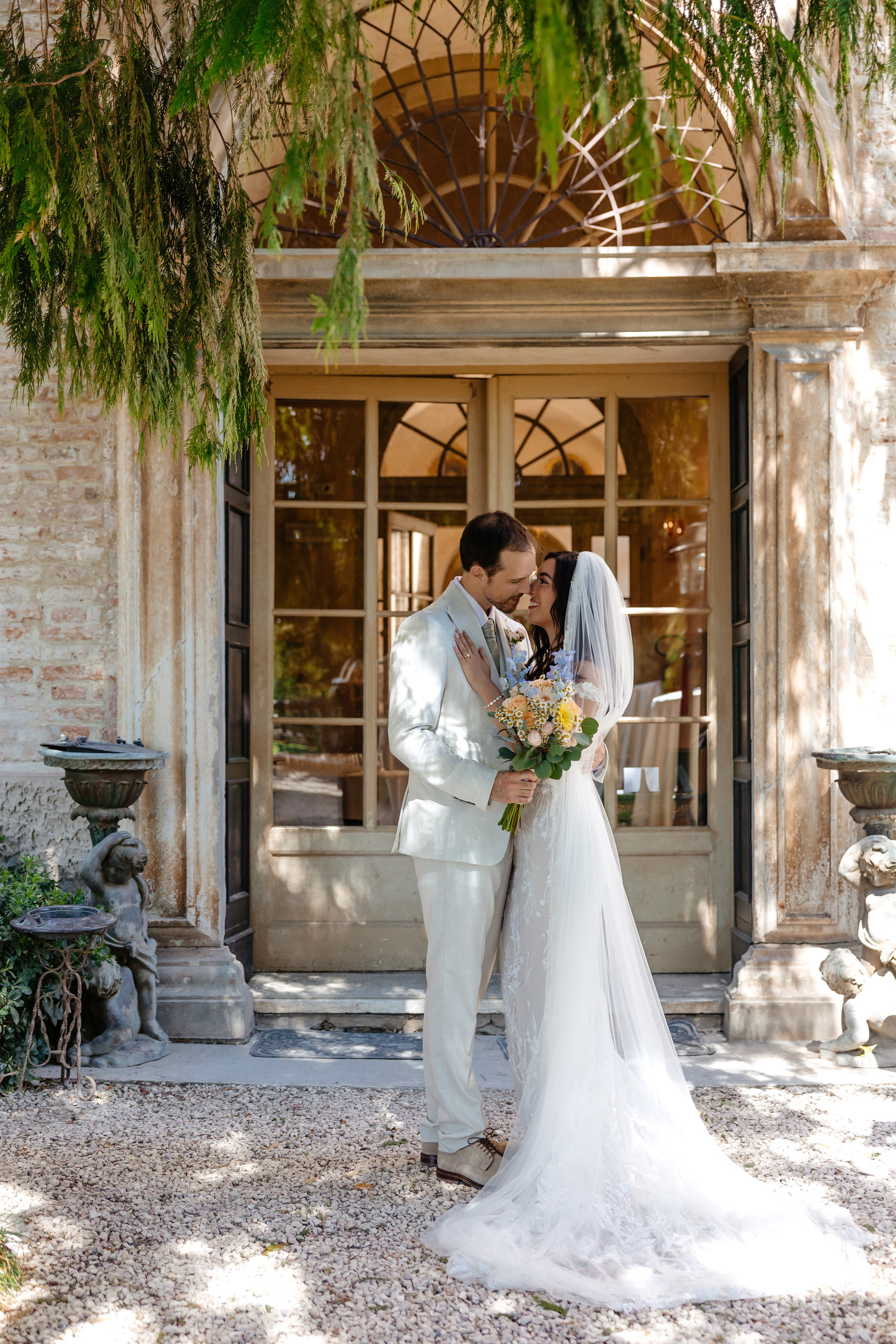 Lars & Antonia, Location: Castello Bevilacqua. Victoria Cojocaru Photography