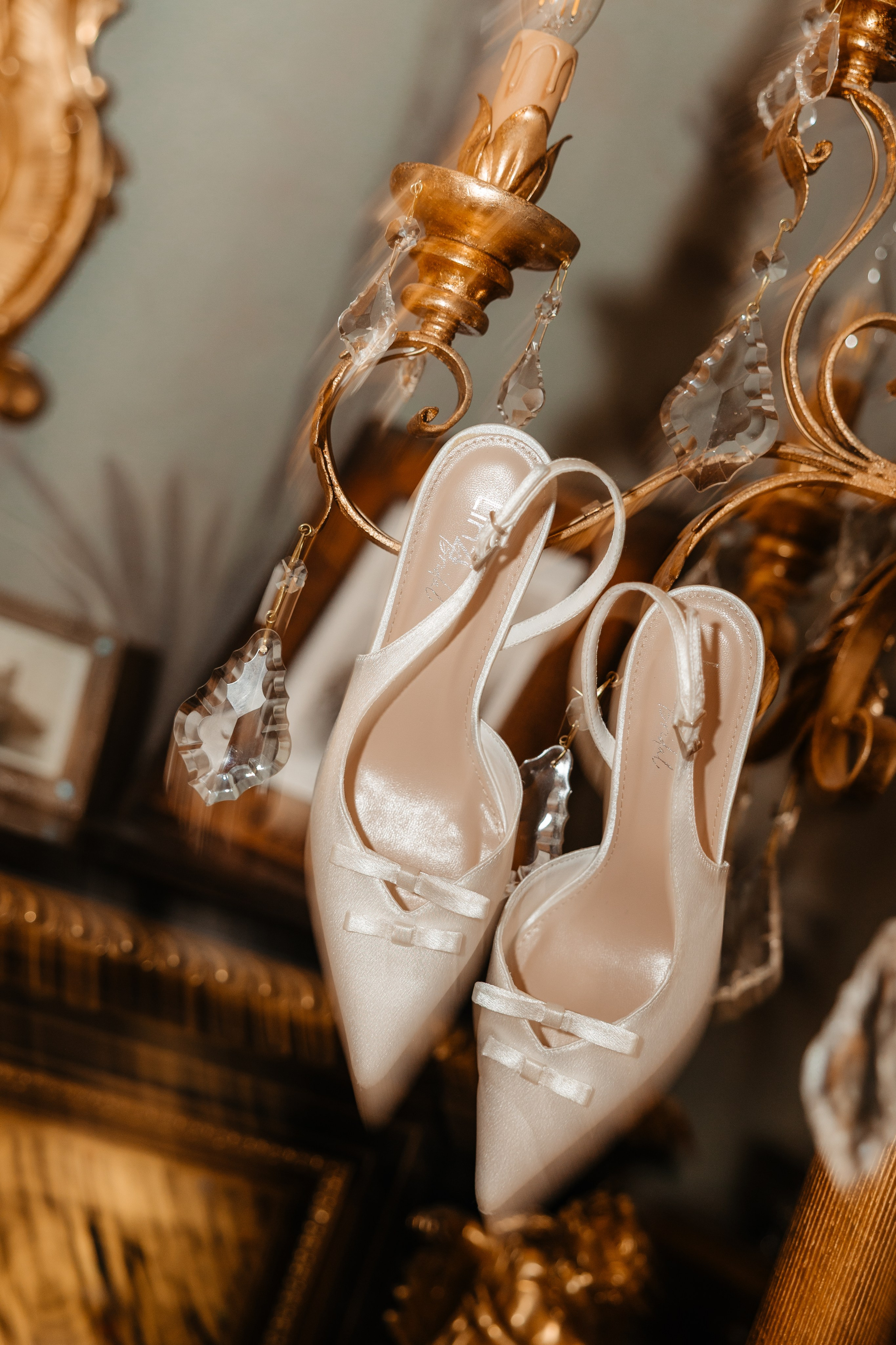 Lars & Antonia, Location: Castello Bevilacqua. Victoria Cojocaru Photography