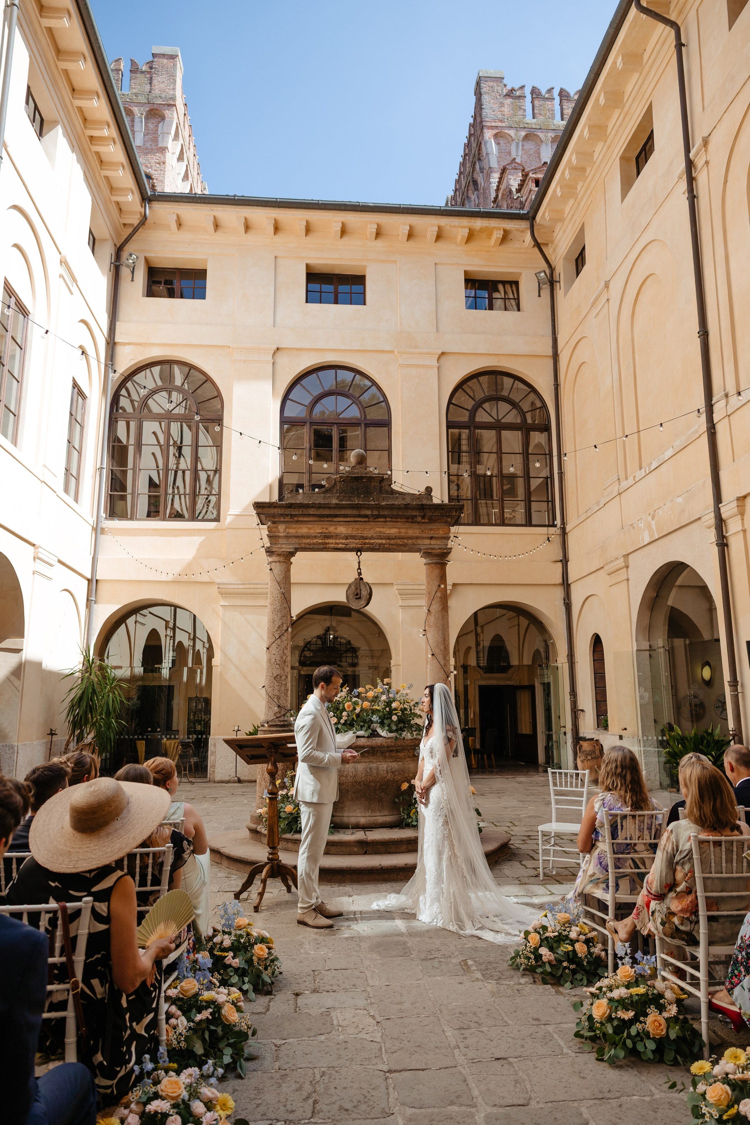 Lars & Antonia, Location: Castello Bevilacqua. Victoria Cojocaru Photography