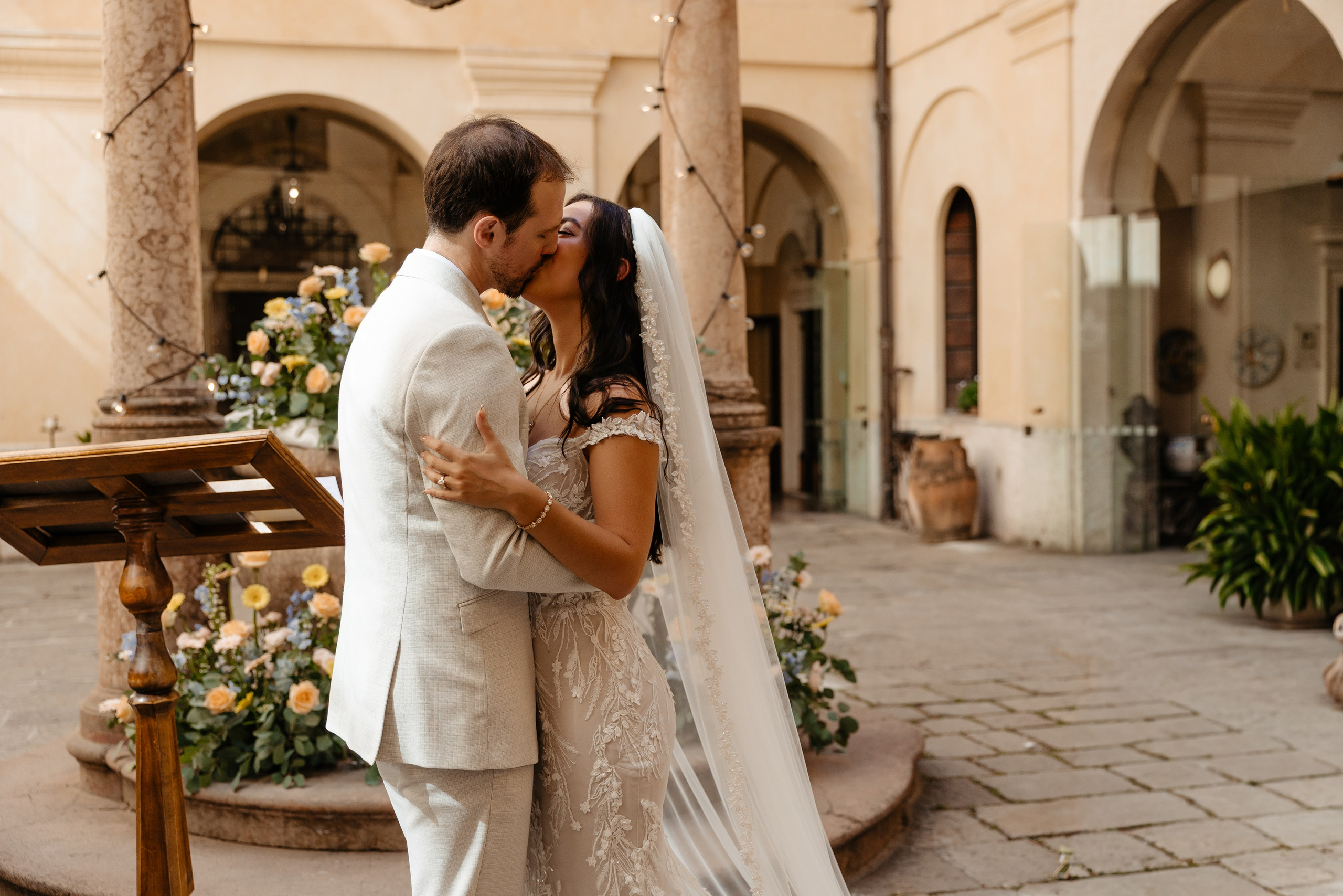 Lars & Antonia, Location: Castello Bevilacqua. Victoria Cojocaru Photography