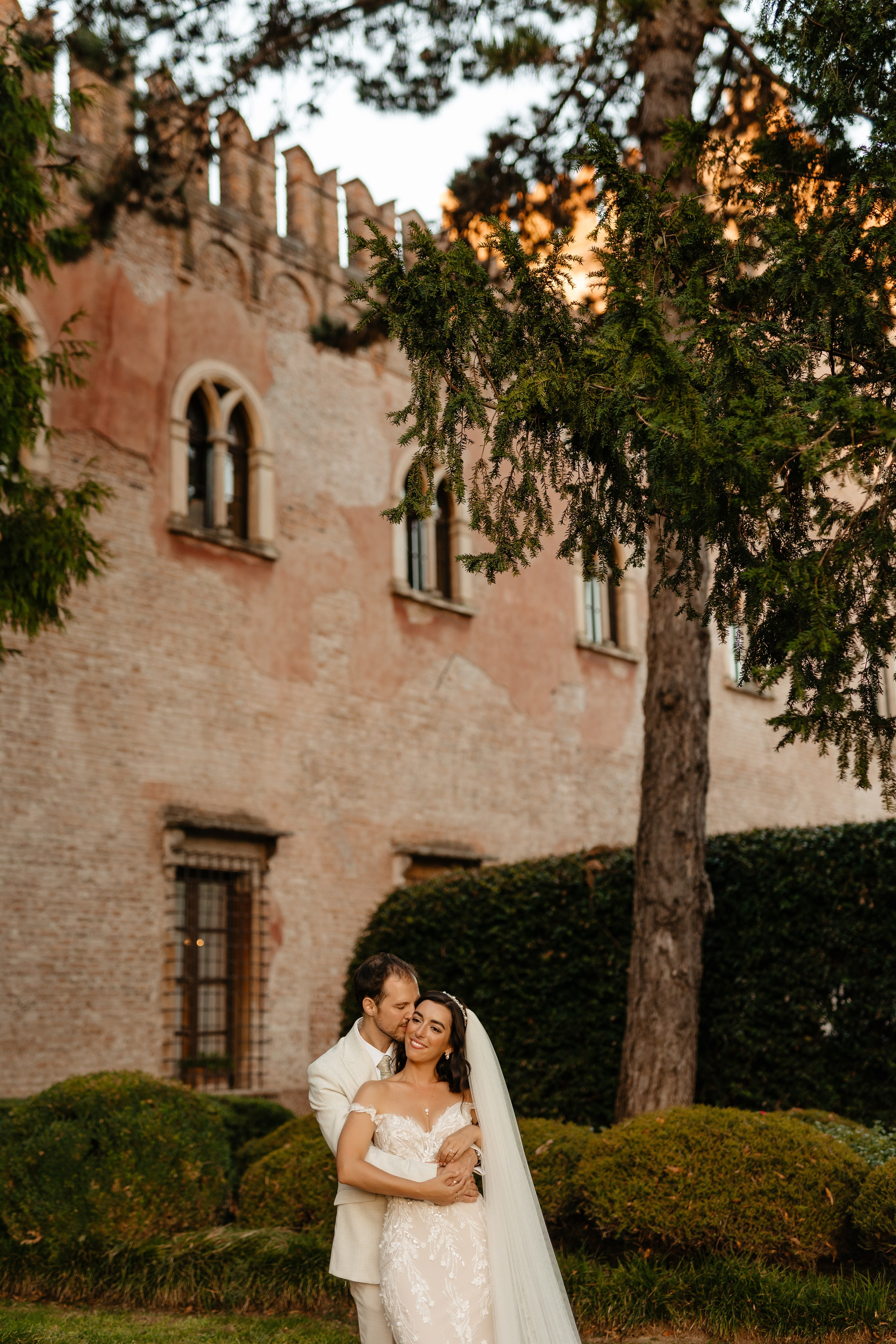 Lars & Antonia, Location: Castello Bevilacqua. Victoria Cojocaru Photography