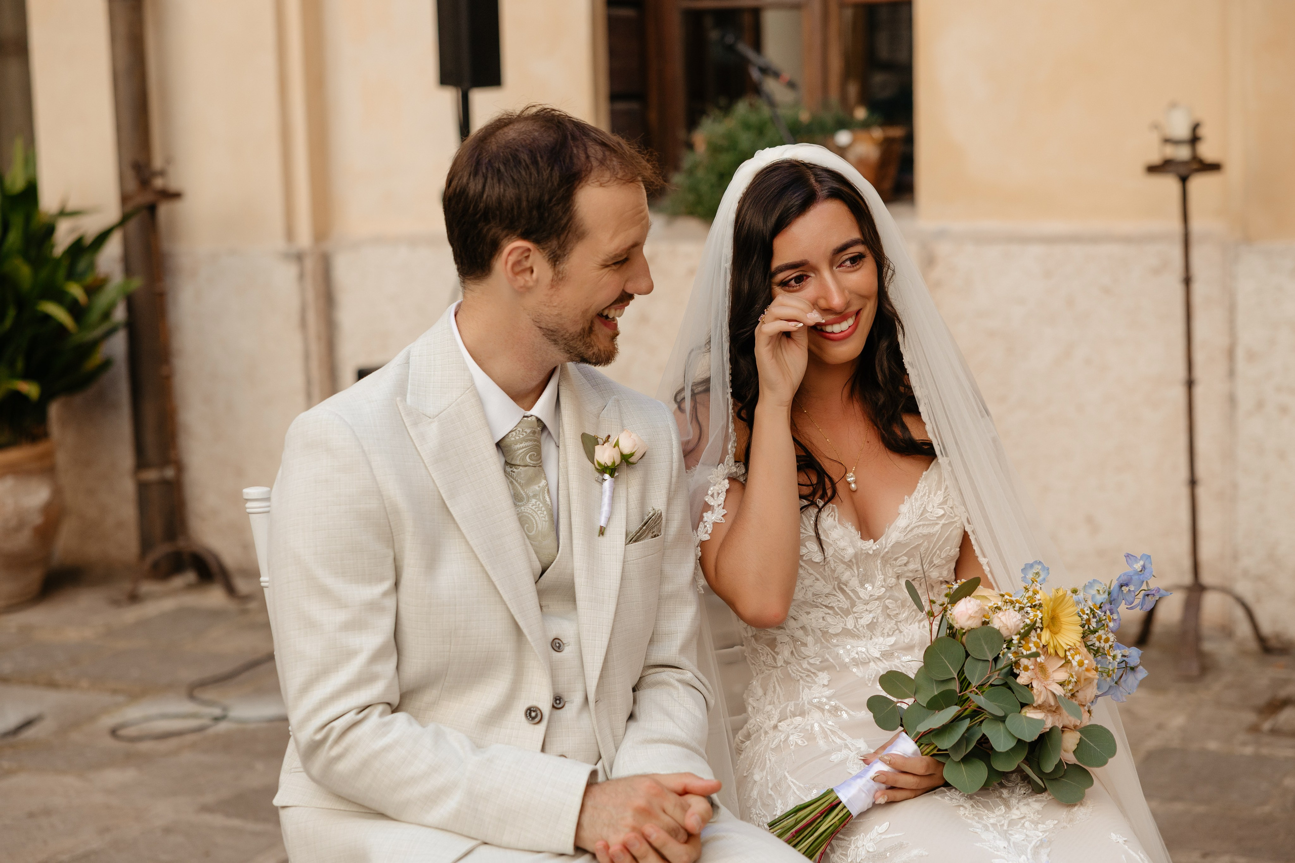 Lars & Antonia, Location: Castello Bevilacqua. Victoria Cojocaru Photography