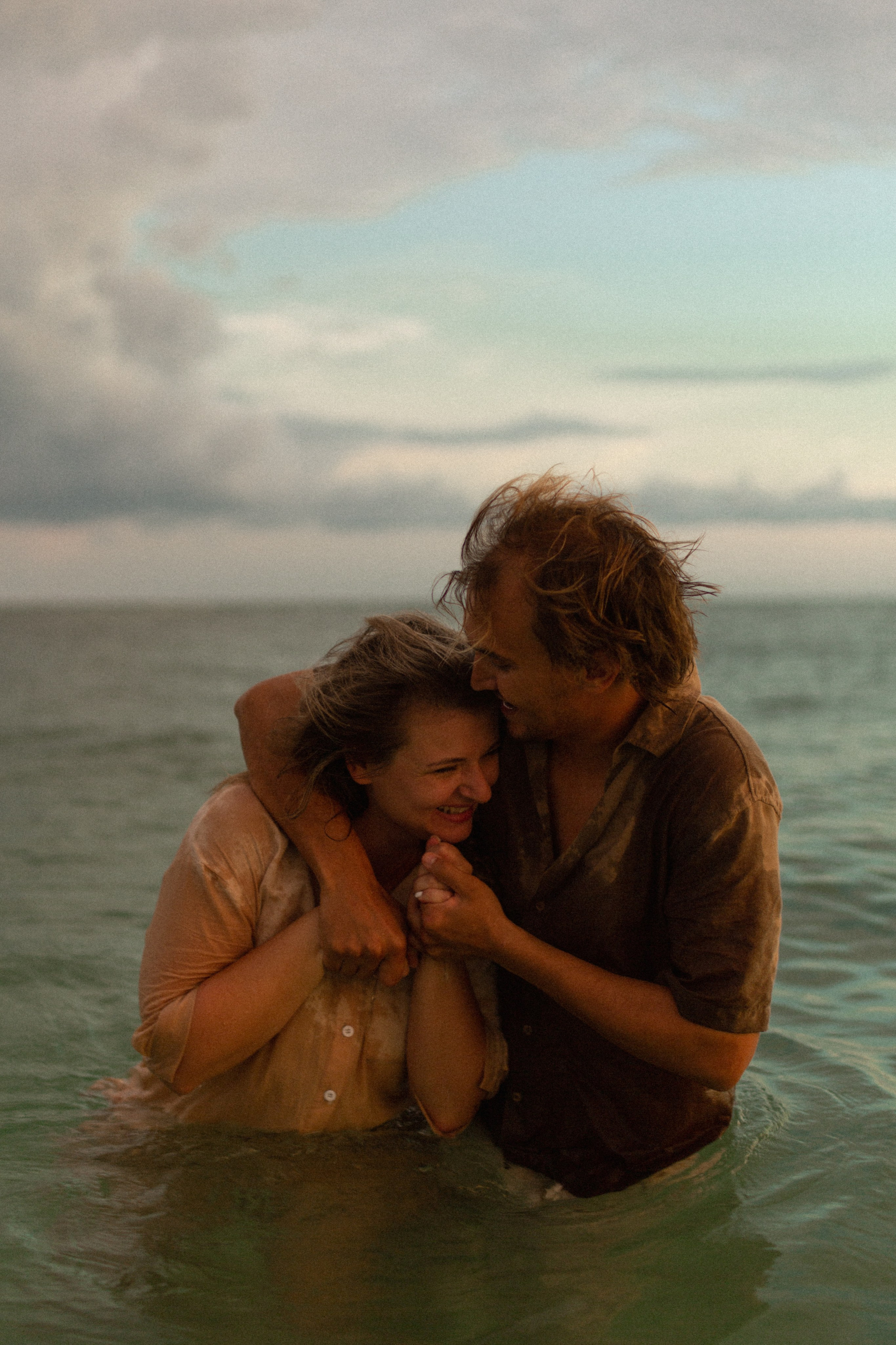 Olya & Misha. Ocean. Photographer Vladmir Gladkov