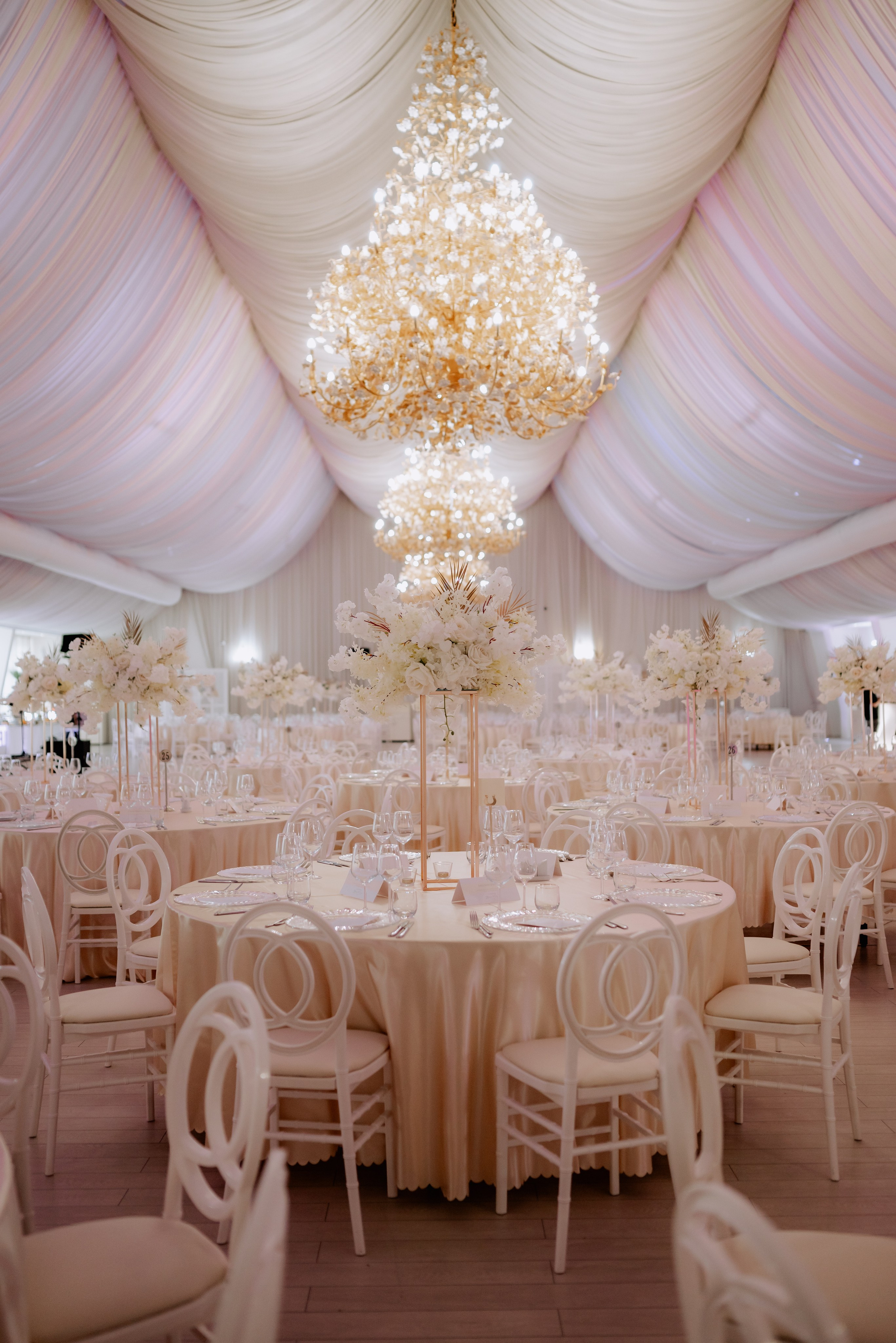 Nunta la Hotel Capitol Iasi. Proud Vision Weddings | Wedding Photography & Film — Servicii profesionale Foto Video Nunta Iasi