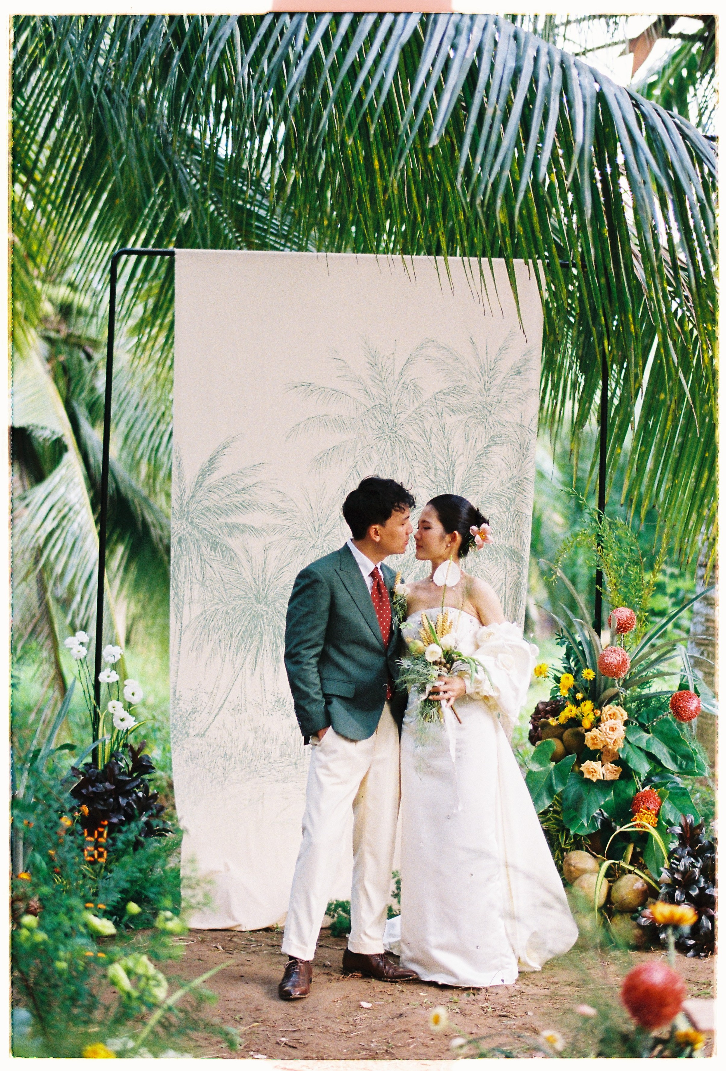 Khâm & Châu. Cam Images