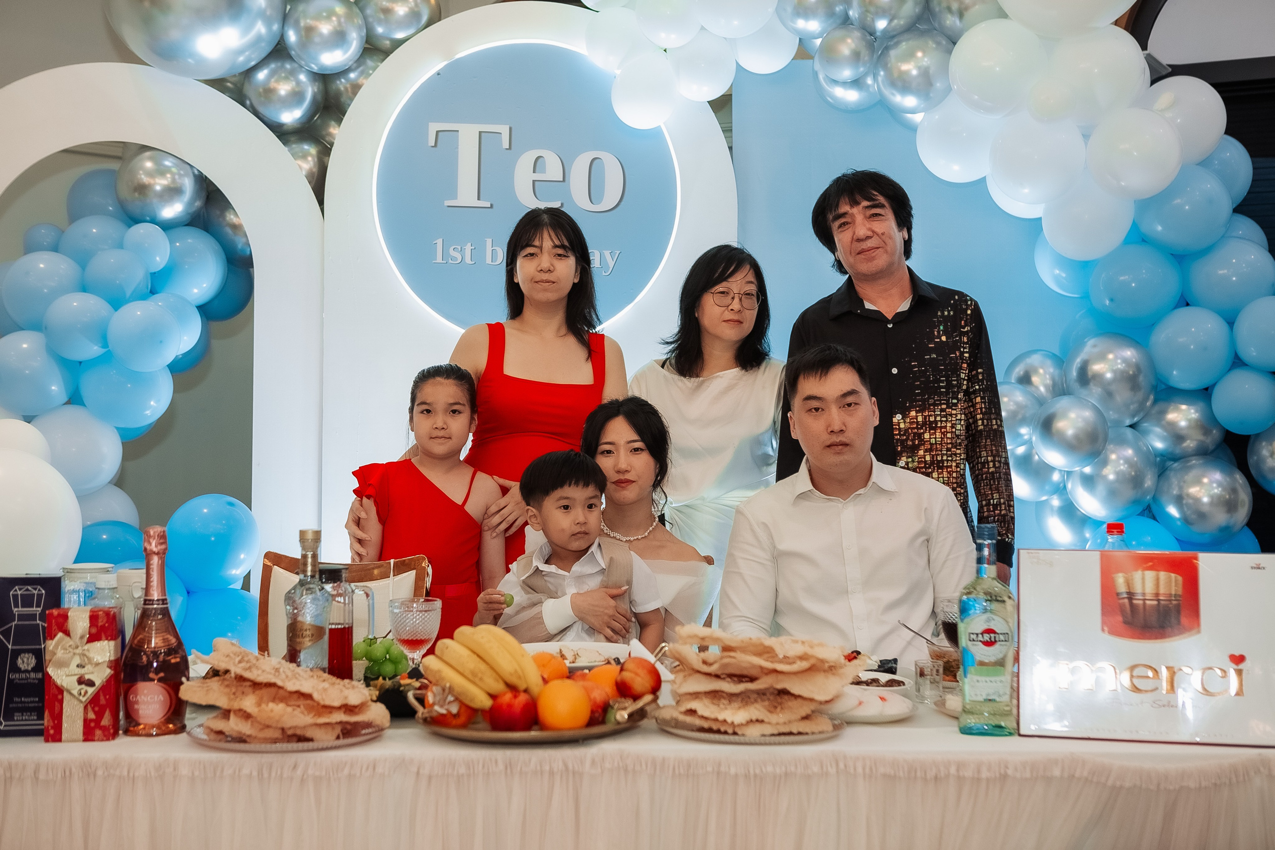 Тео дома и в ресторане. Фотограф беременности, ньюборн и годовасиков в Корее Жанна Хан